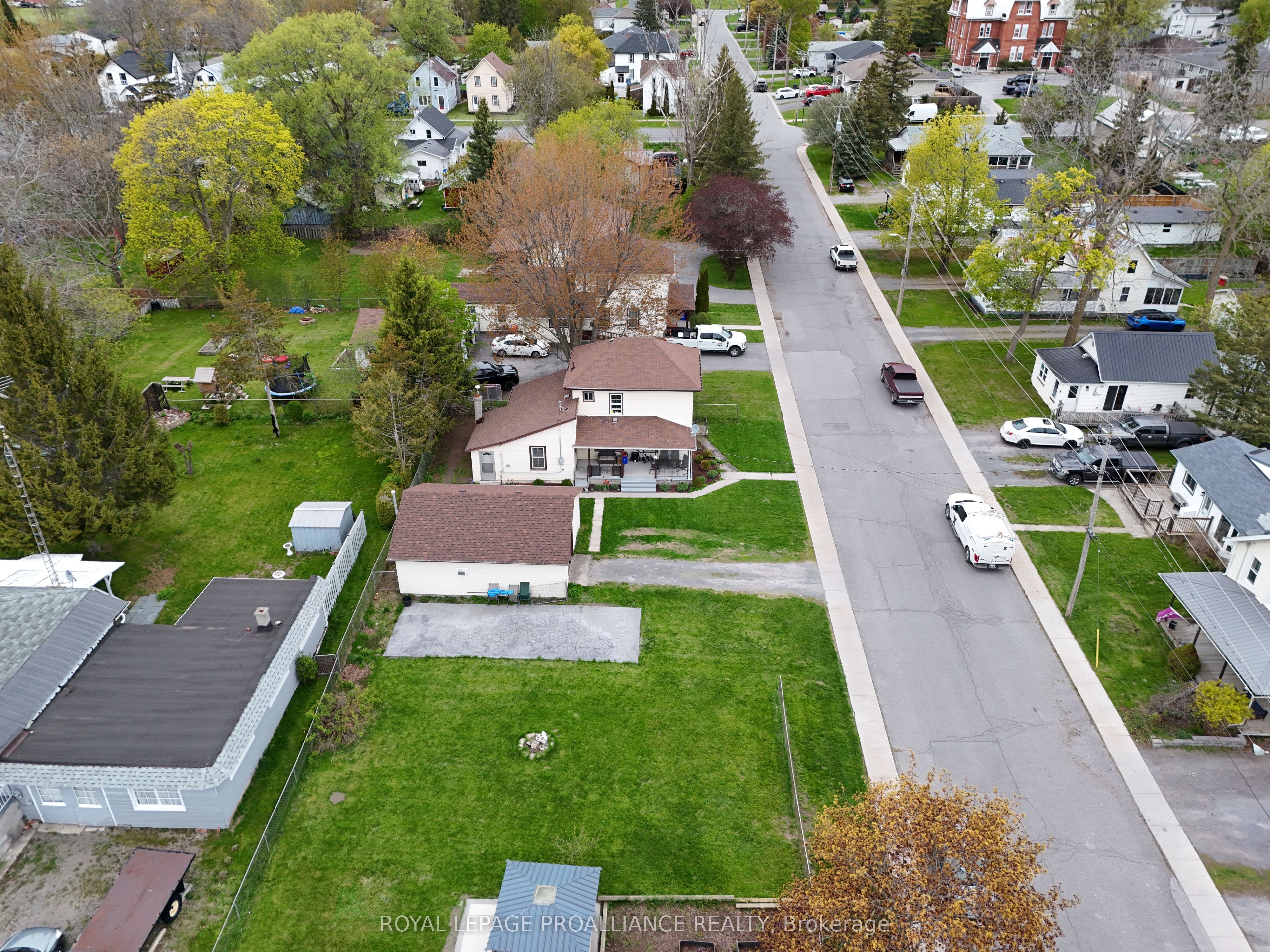 83 College Street Property Photo 25