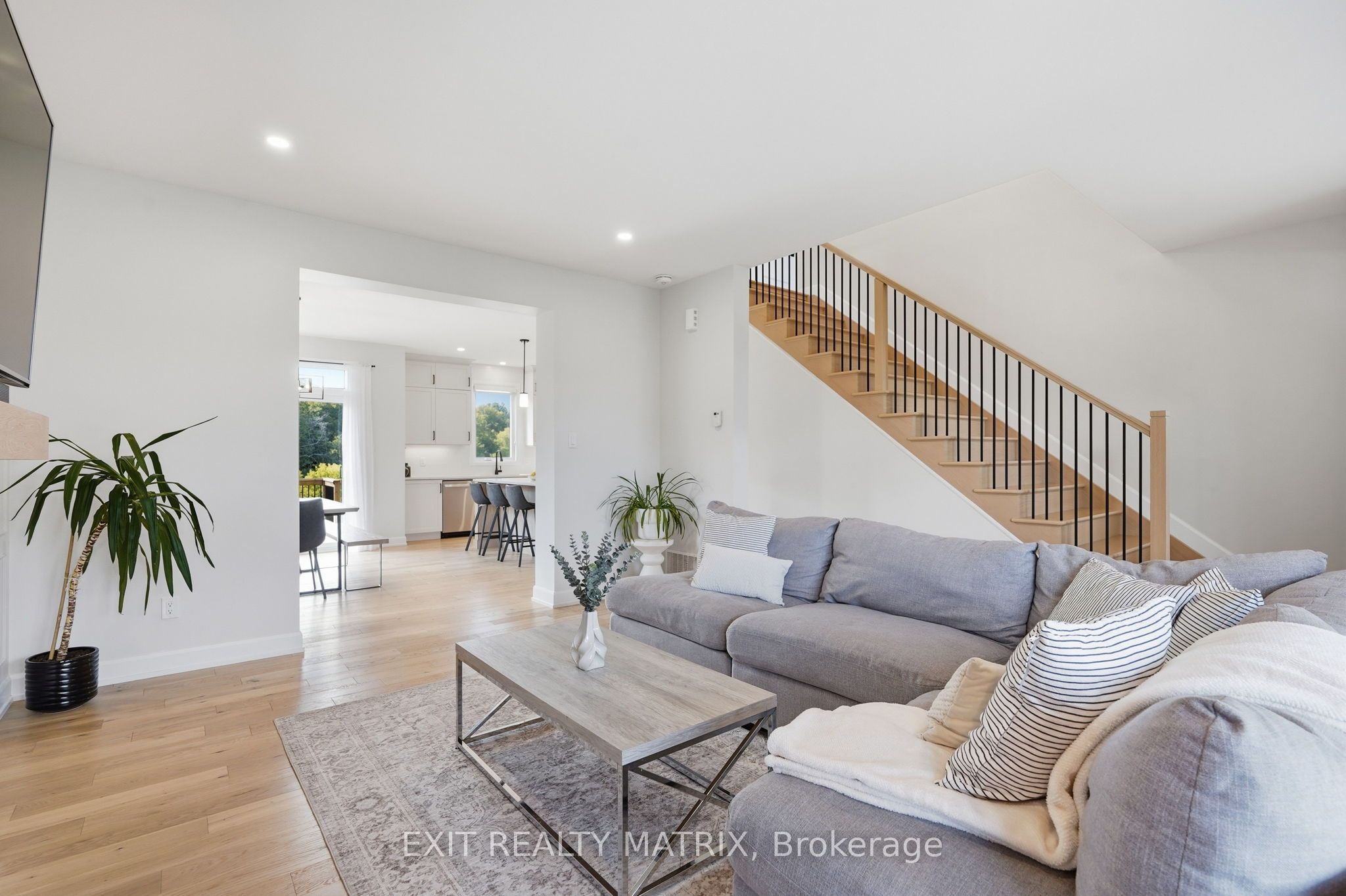 1339 Fribourg Street Property Photo 6