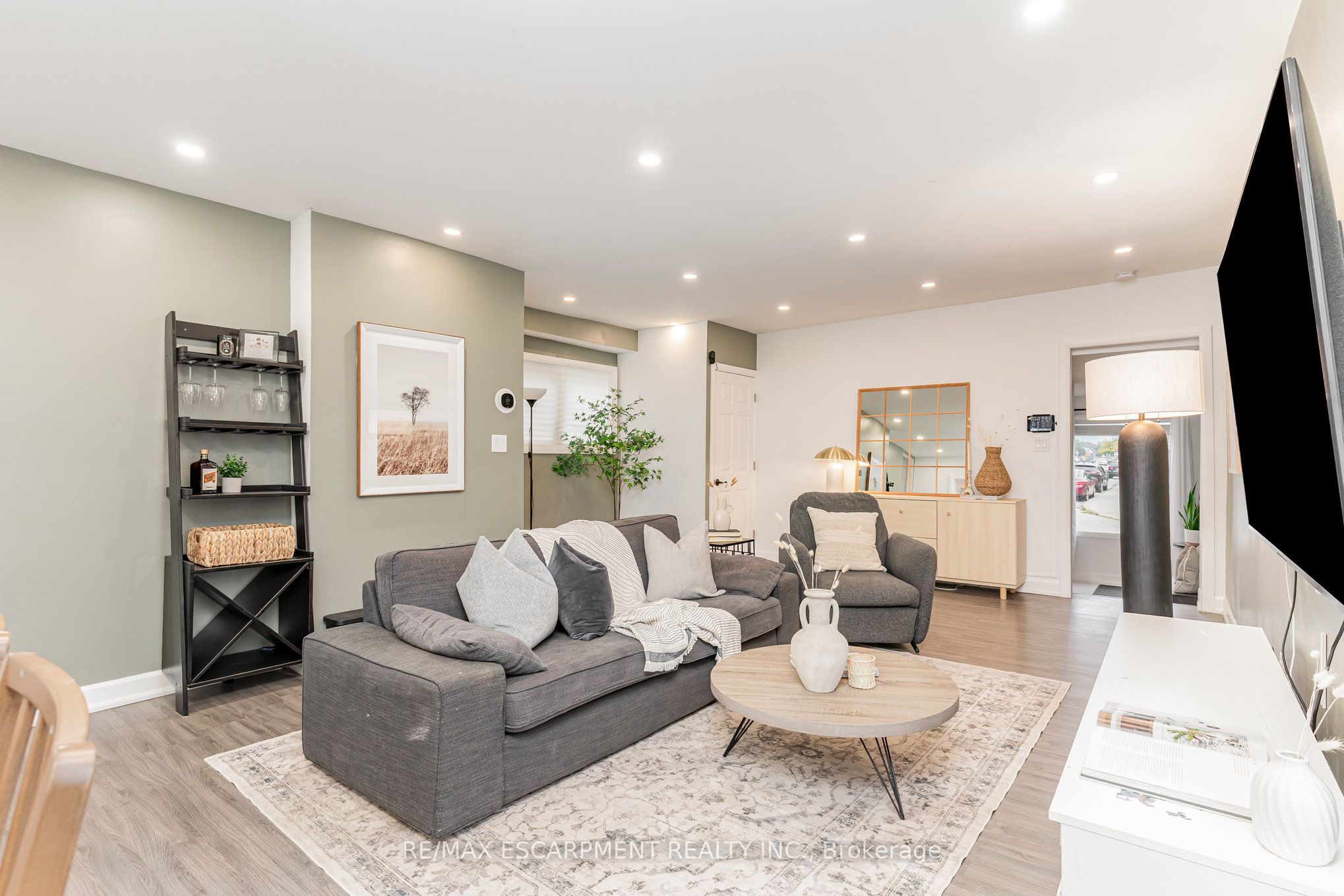 4 Robins Avenue Property Photo 1