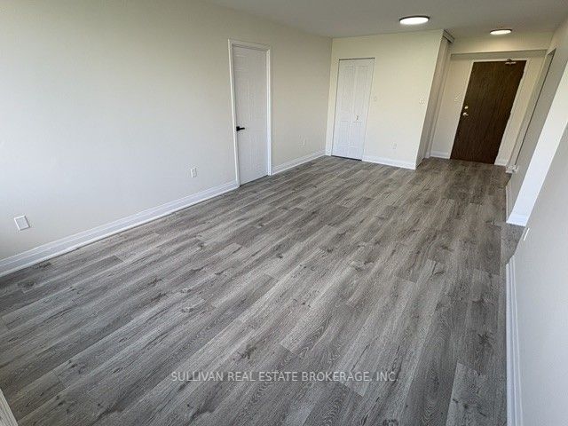 3227 King Street E 702 Property Photo 7