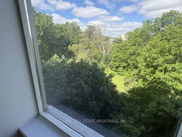 3227 King Street E 702 Property Photo 18