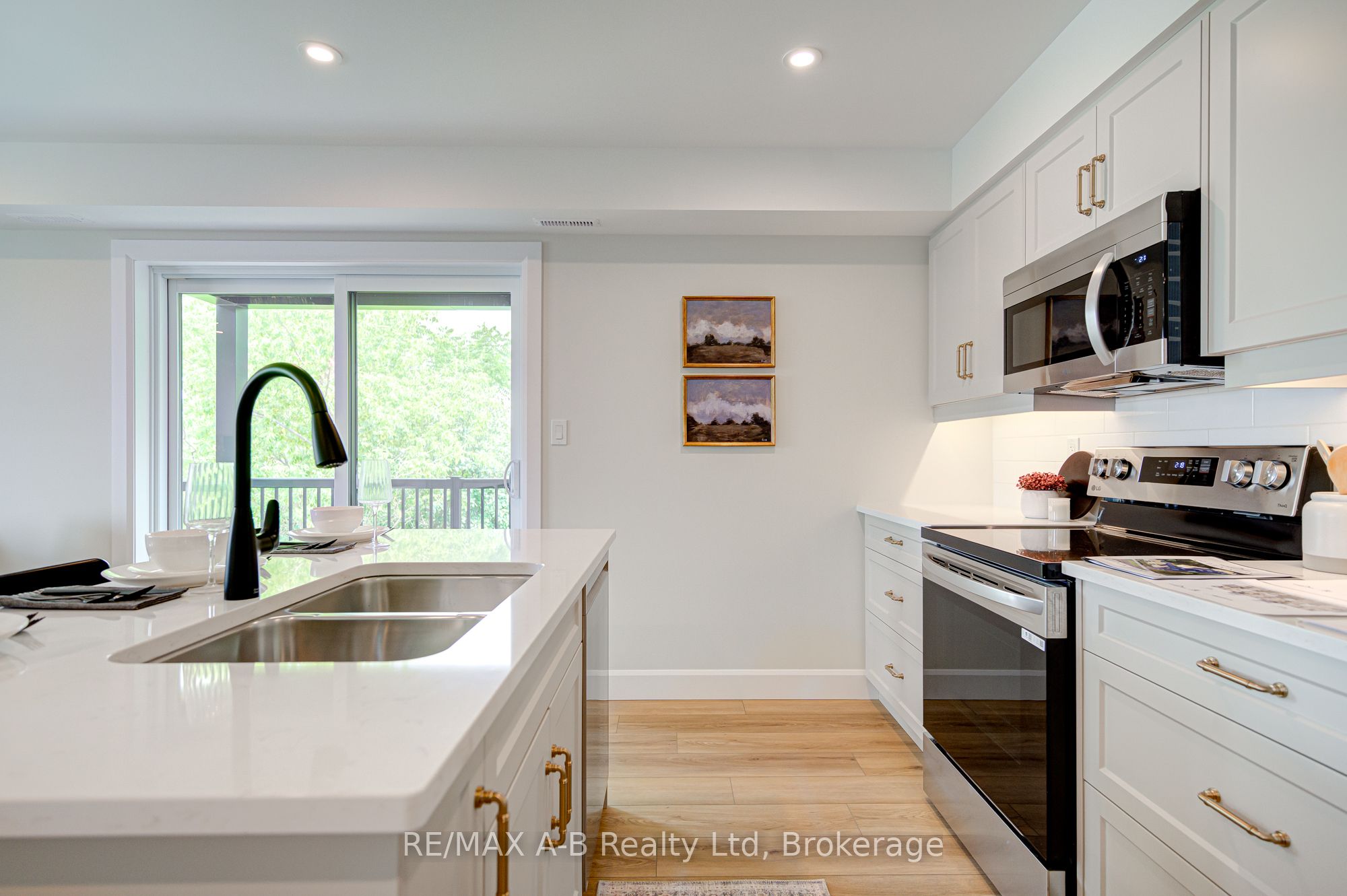 428 Queen Street Property Photo 3