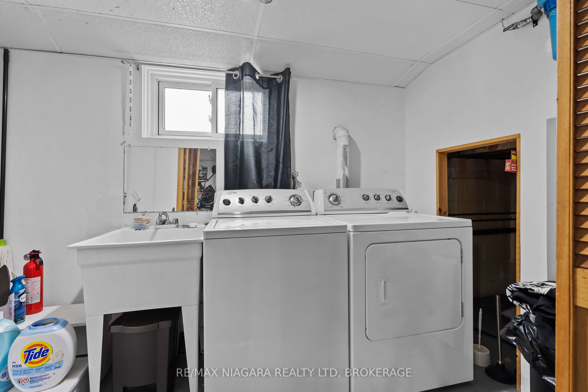 506 Main Street W Property Photo 20