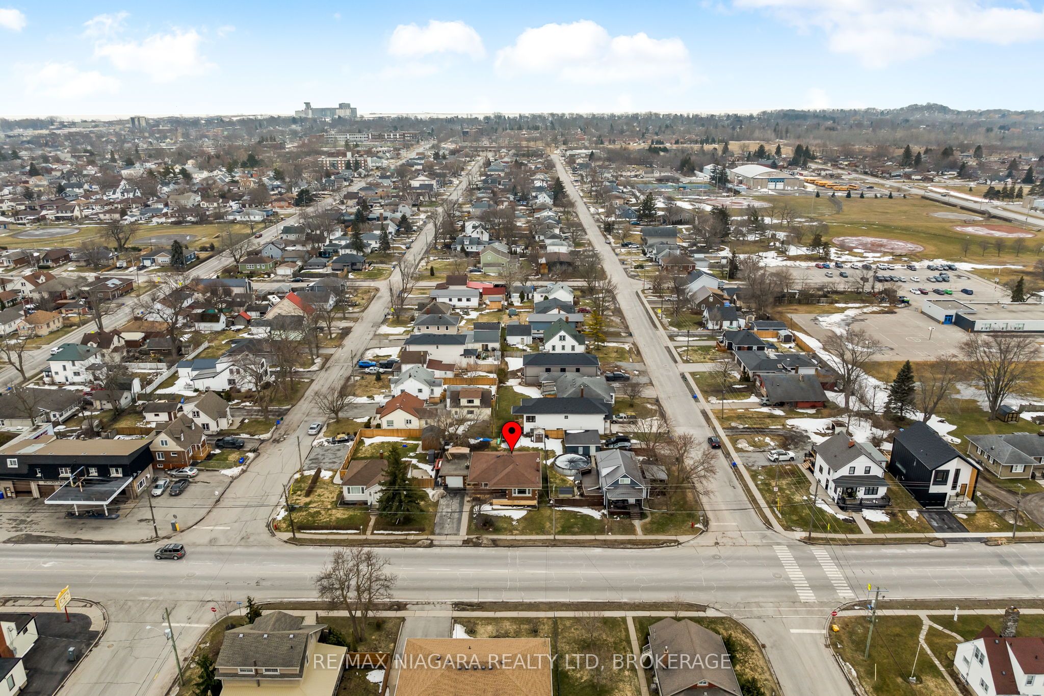 506 Main Street W Property Photo 25