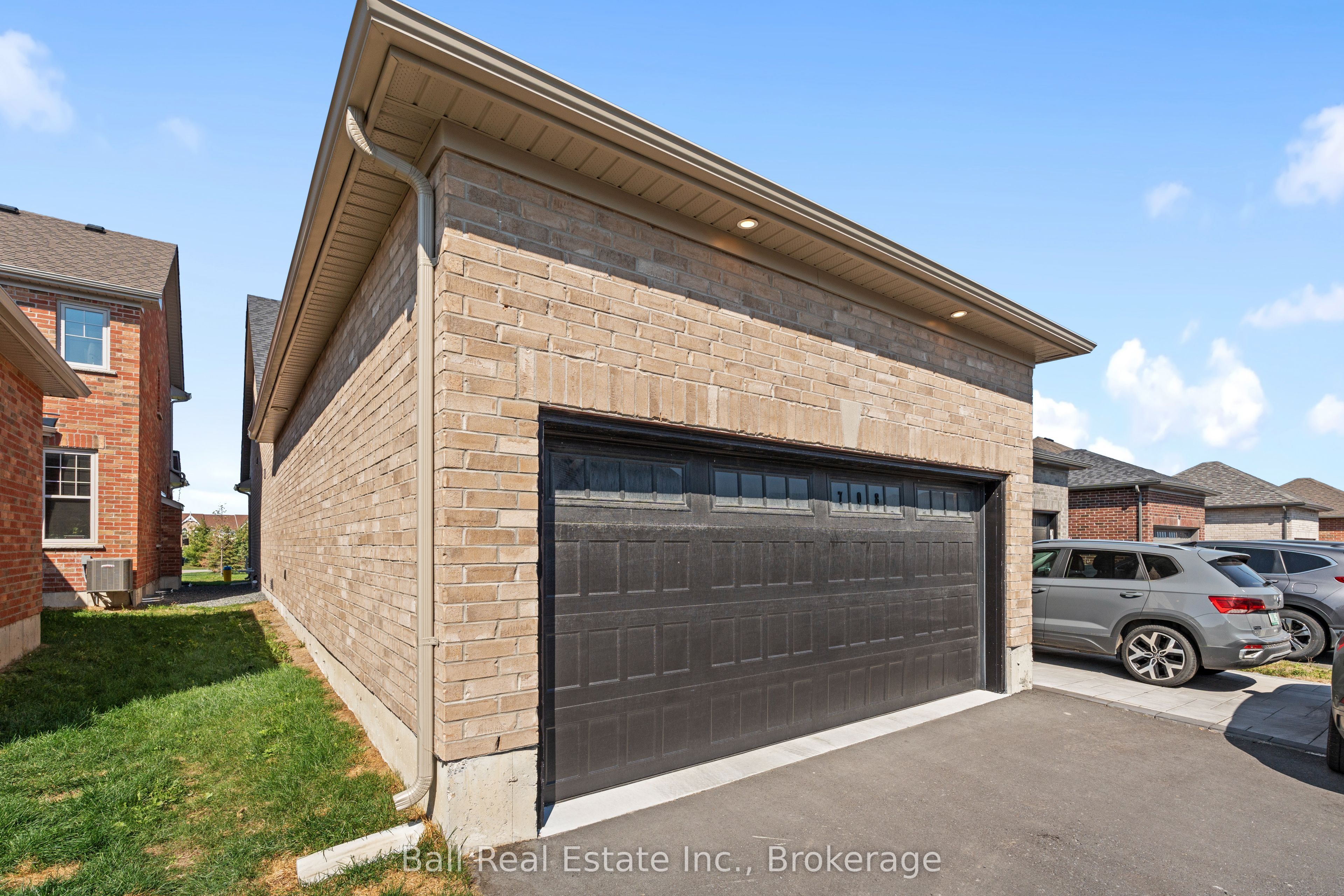 708 Whetstone Lane S Property Photo 4