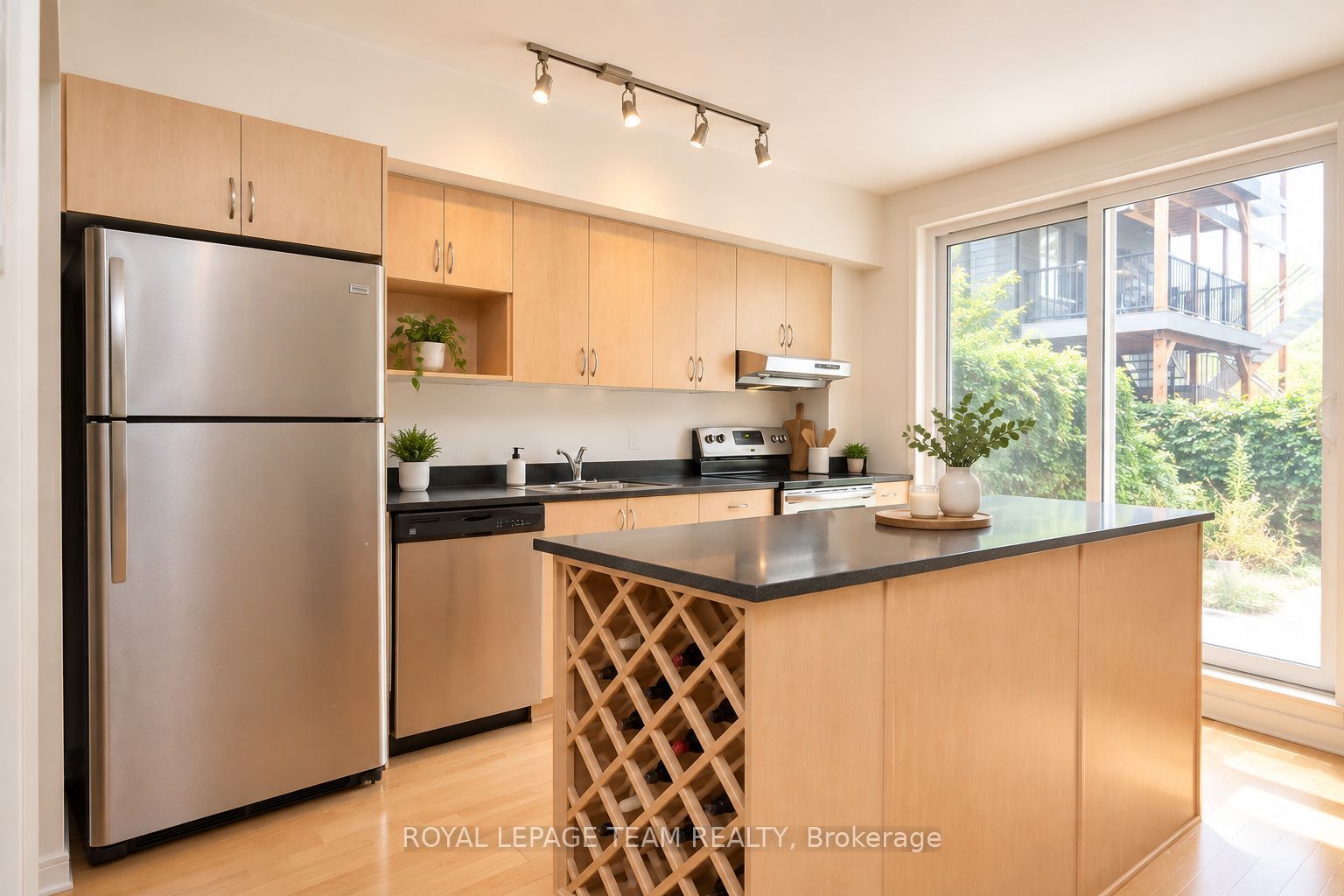 1014 Bank Street 101 Property Photo 6