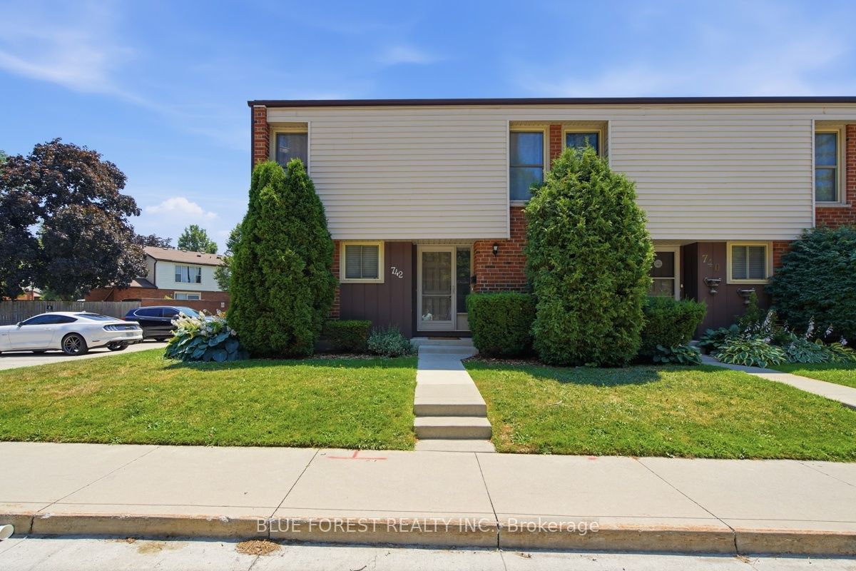 742 Fanshawe Park Road E