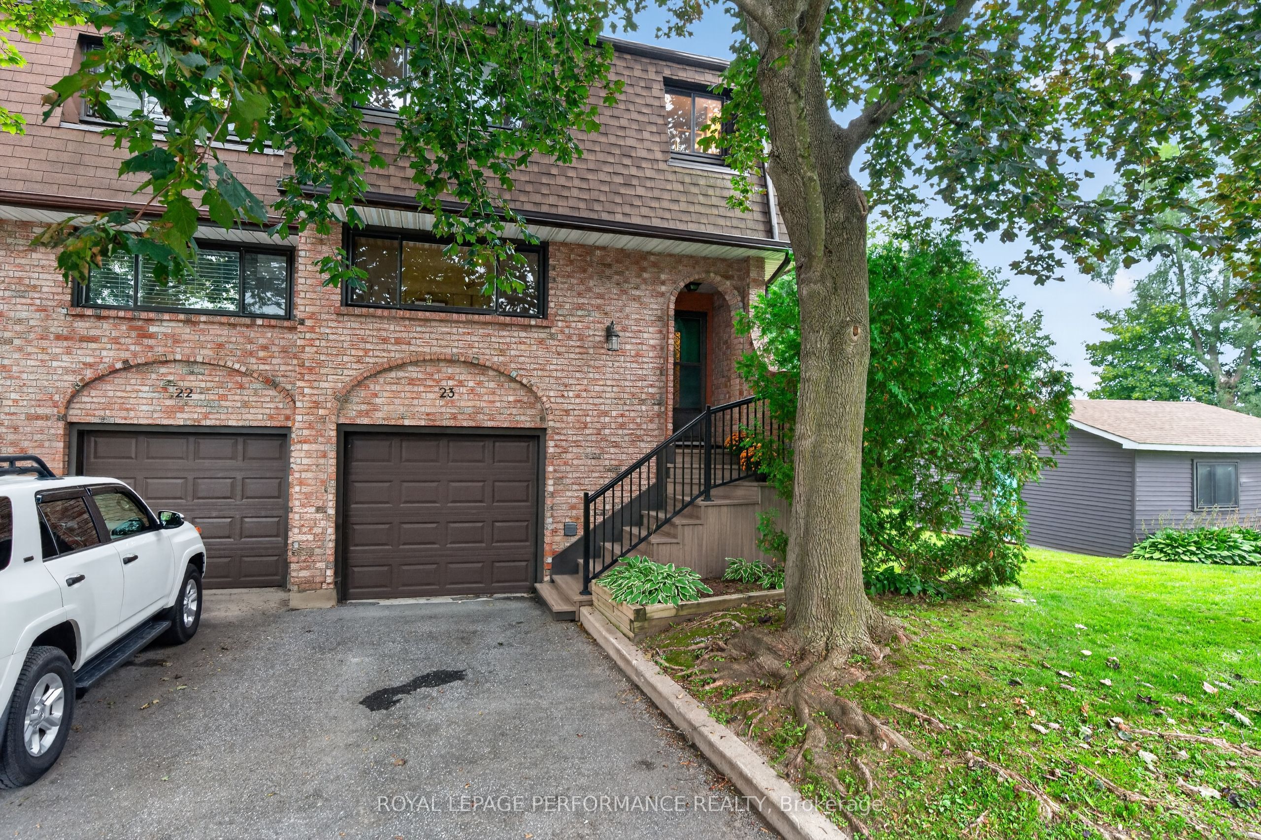 2 Bertona Street 23