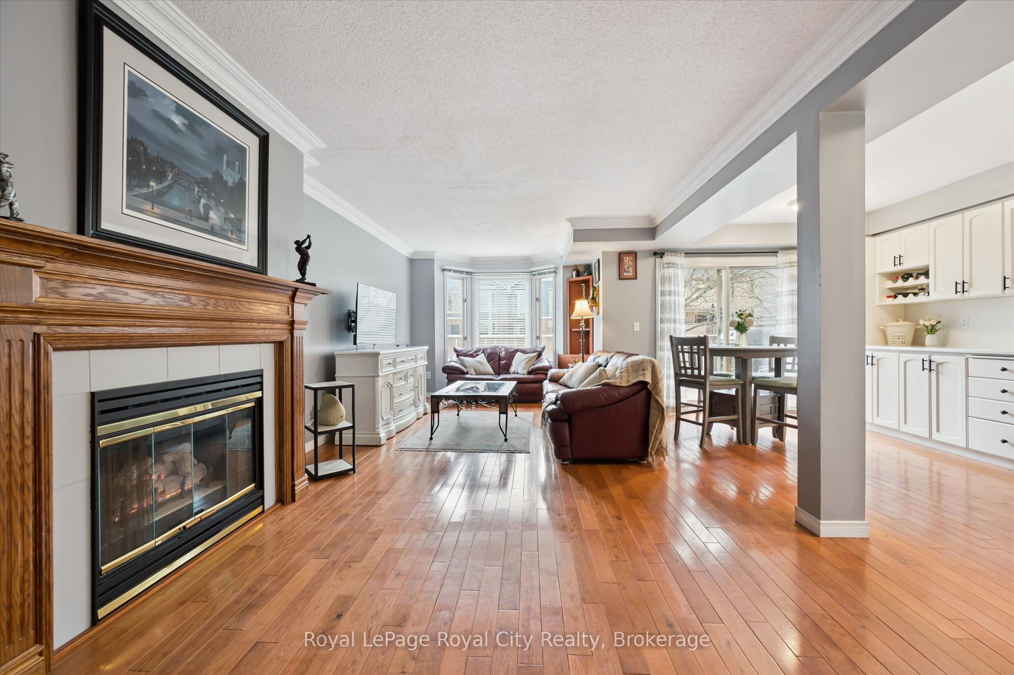 941 Gordon Street 25 Property Photo 3