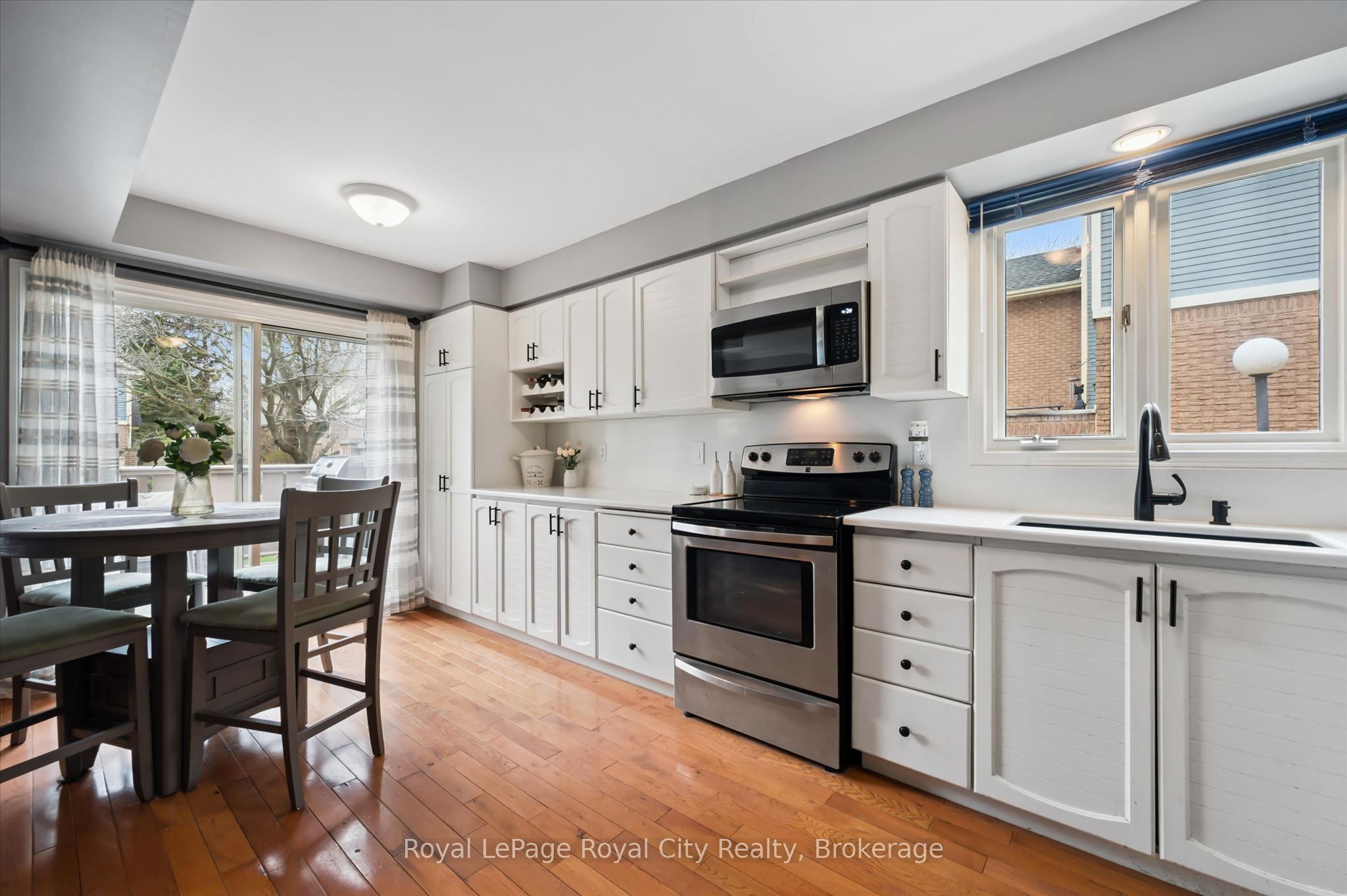941 Gordon Street 25 Property Photo 5