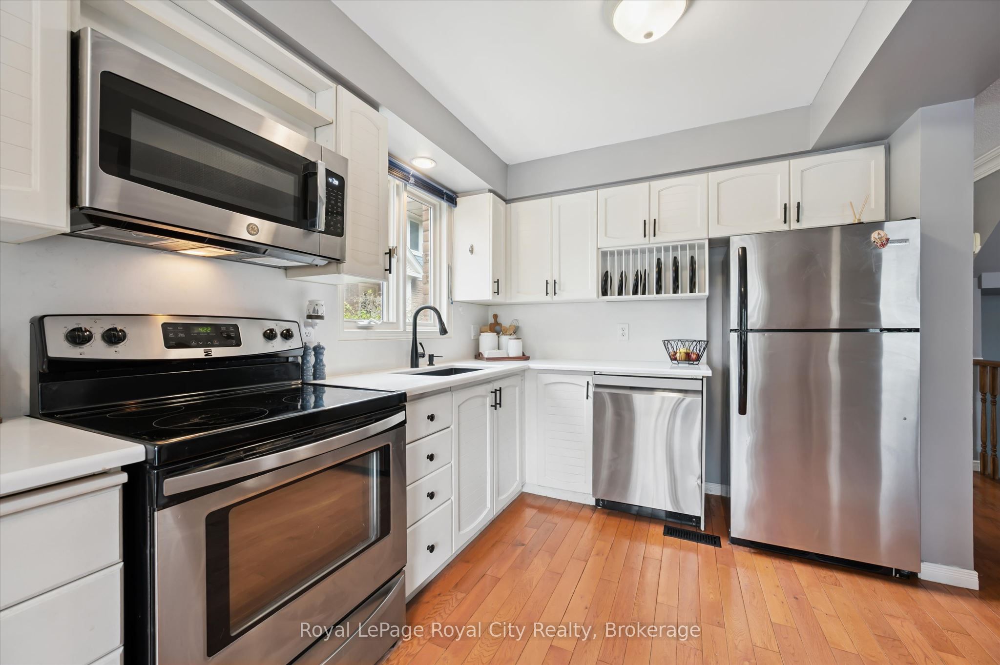 941 Gordon Street 25 Property Photo 6