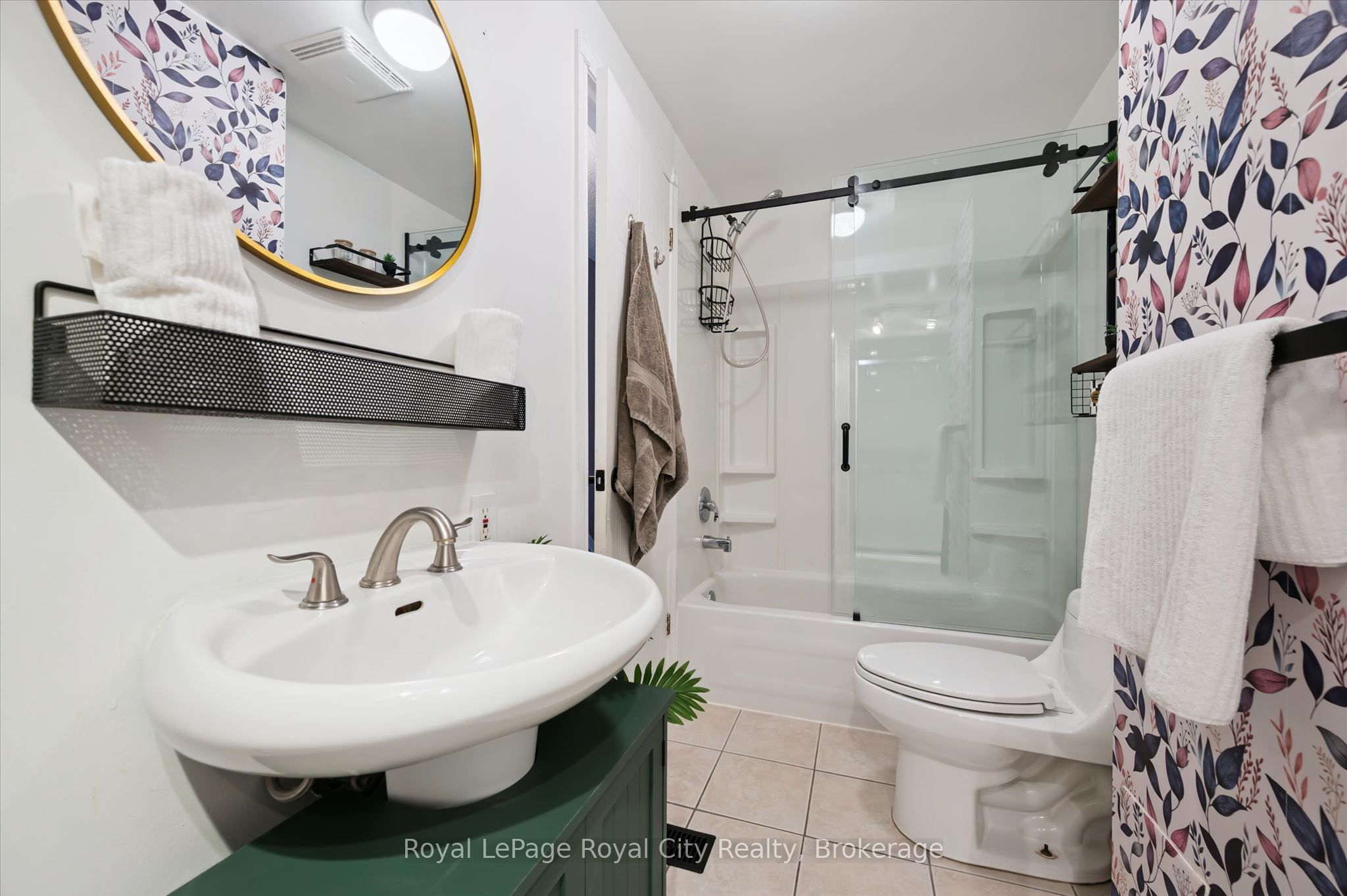 941 Gordon Street 25 Property Photo 13
