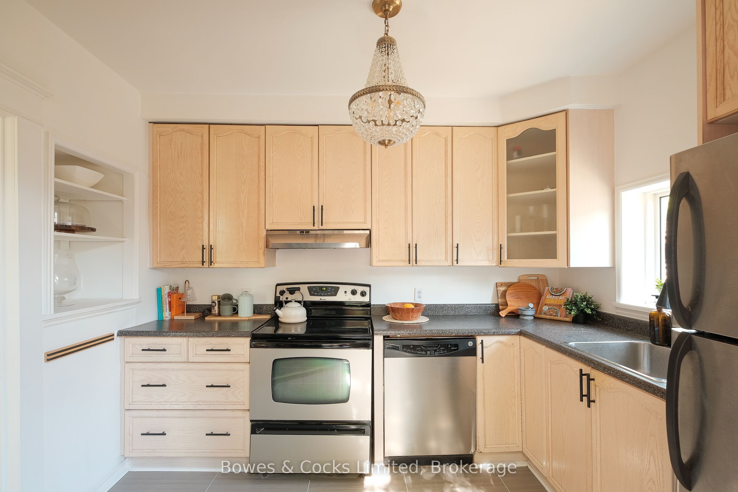 599 Gilmour Street Property Photo 13