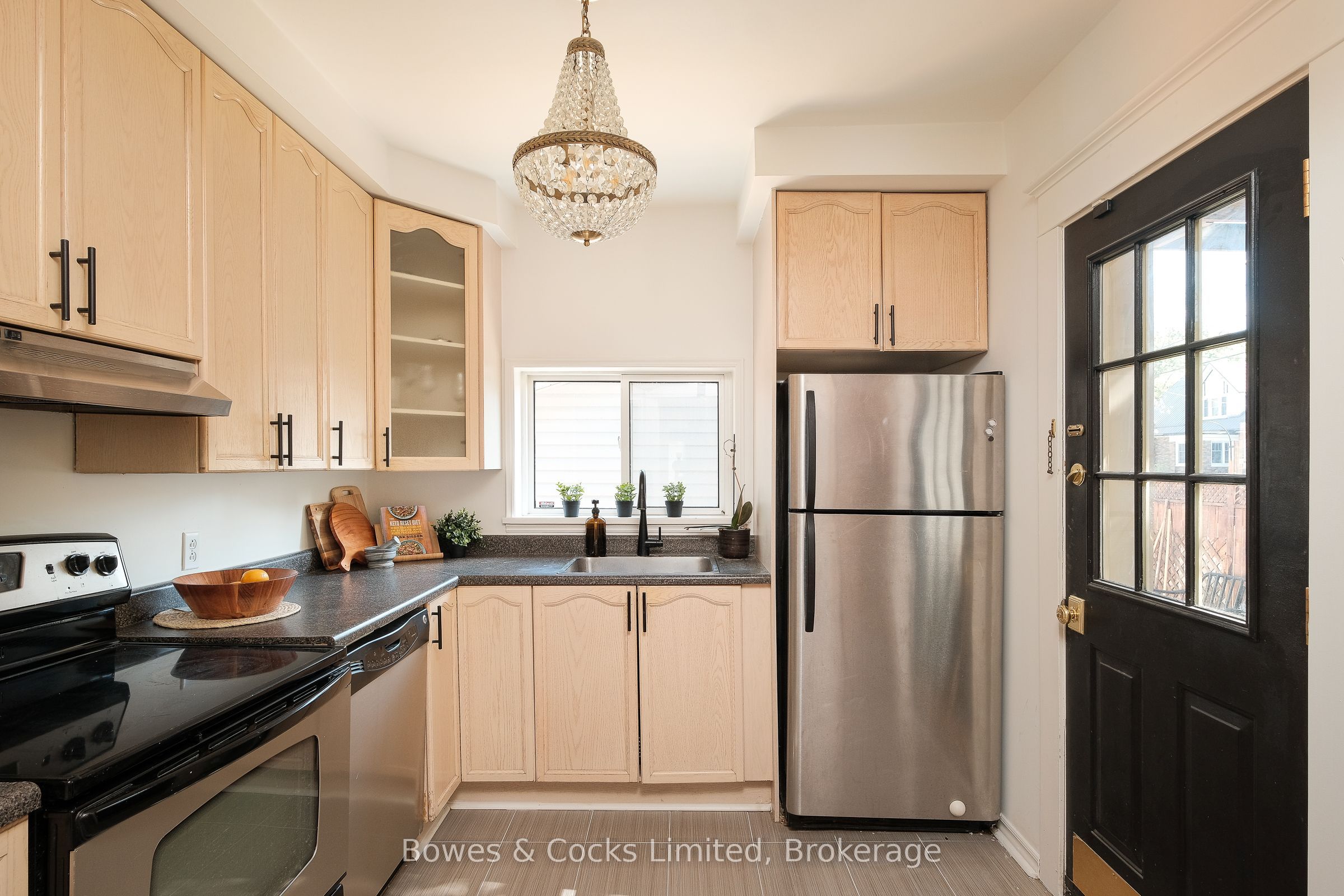 599 Gilmour Street Property Photo 14