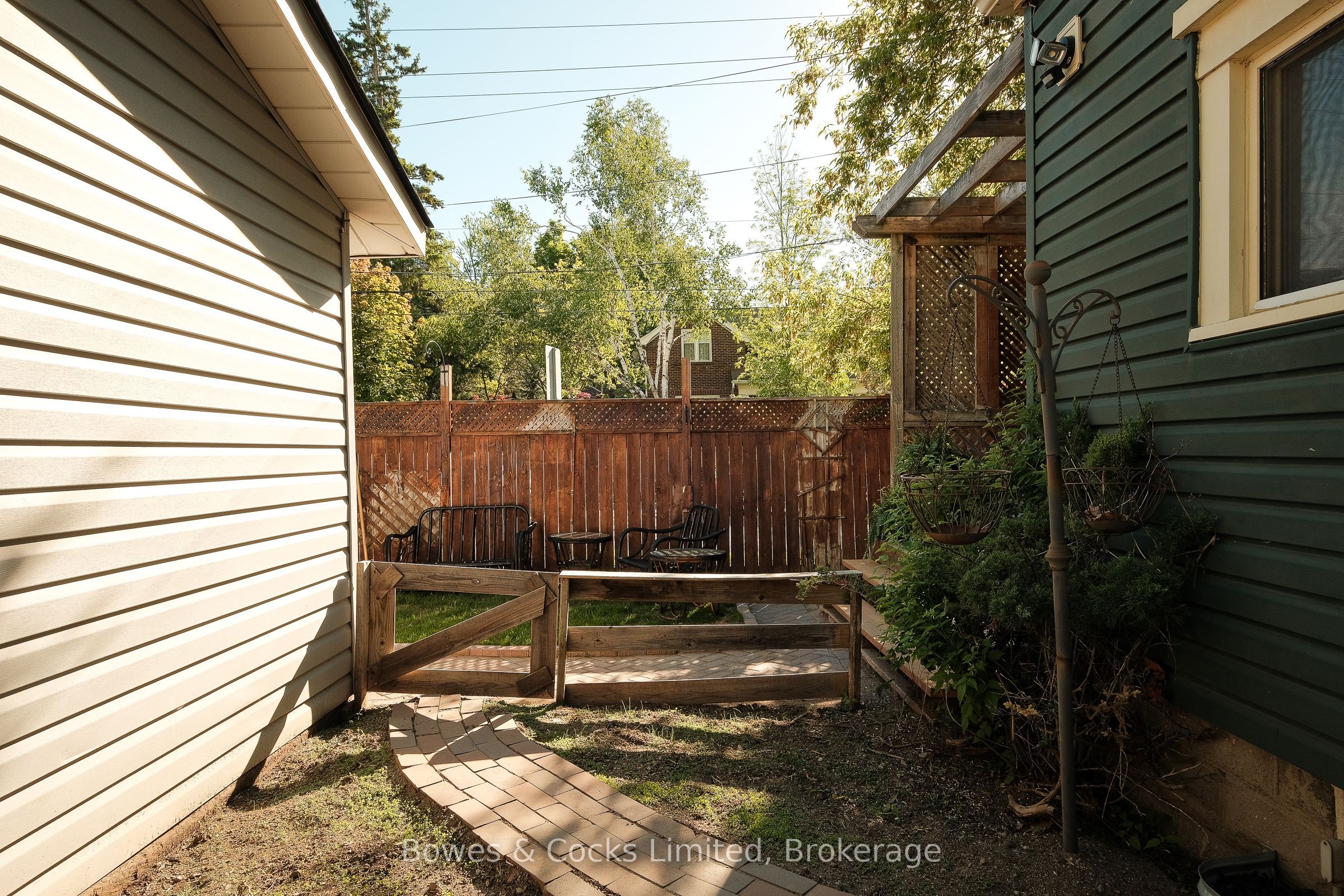 599 Gilmour Street Property Photo 35