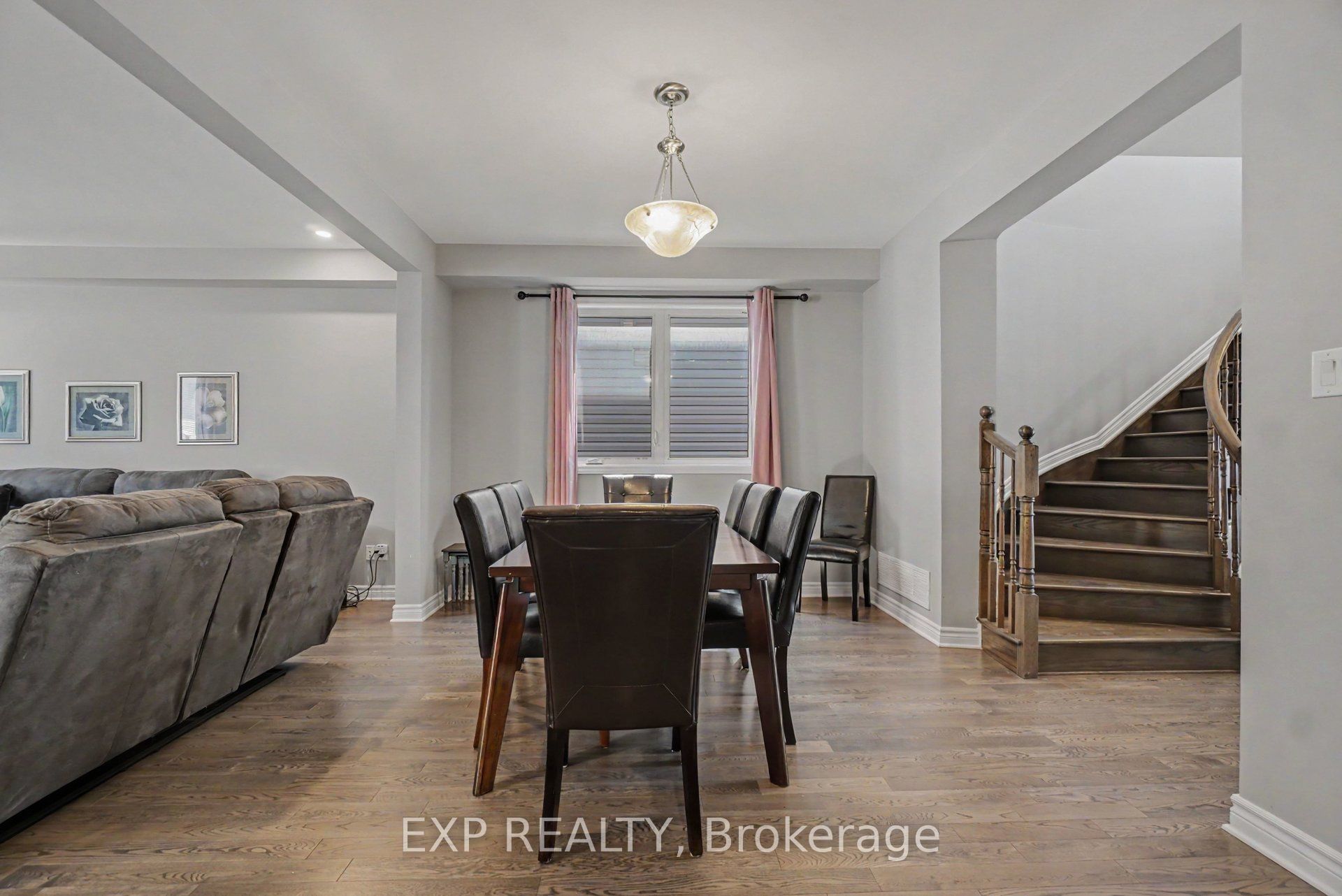 719 Cashmere Terrace Property Photo 9