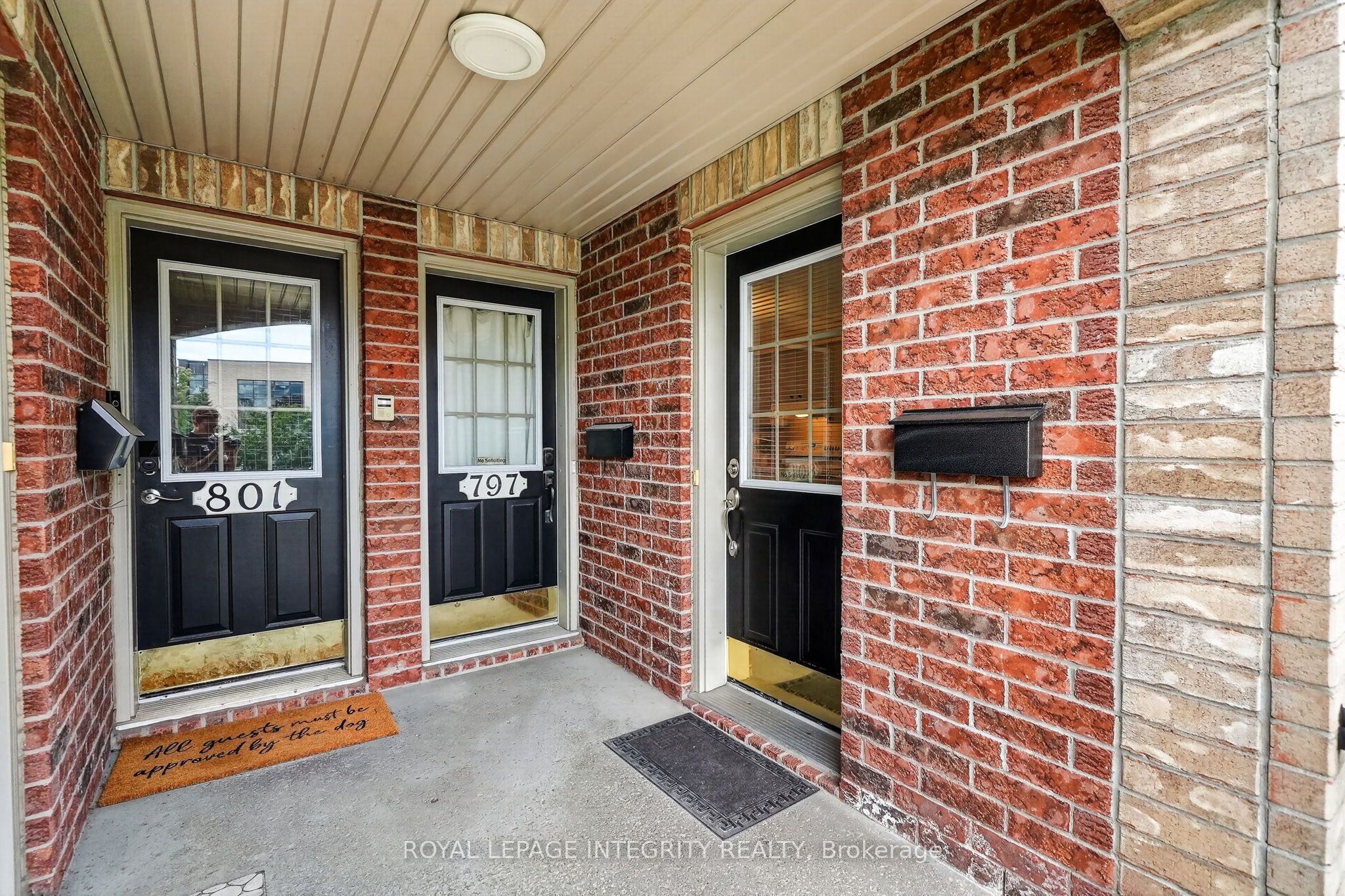 795 Longfields Drive Property Photo 3