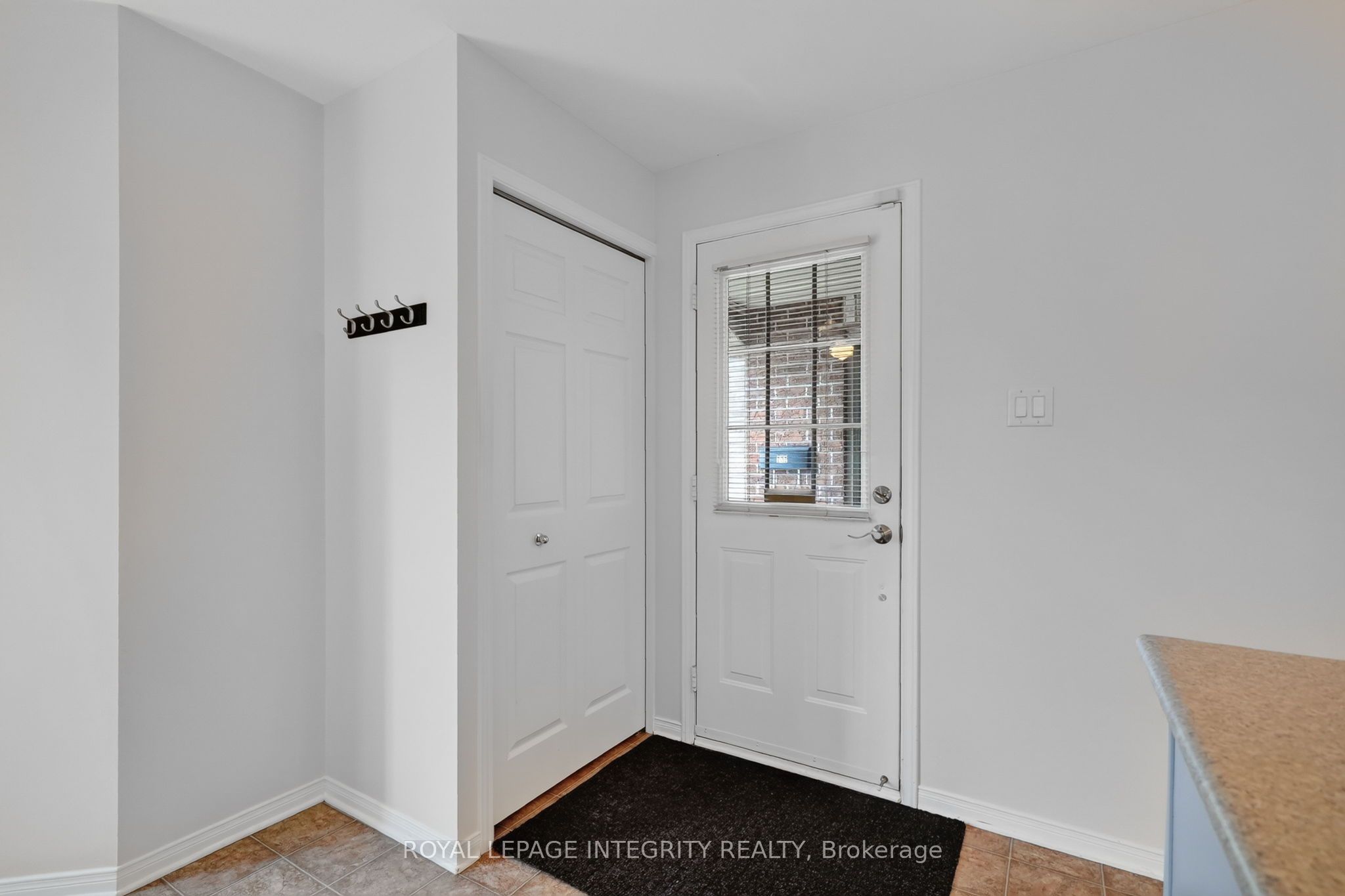 795 Longfields Drive Property Photo 4