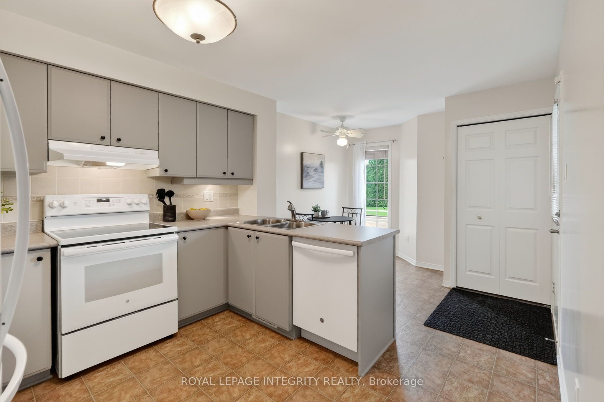 795 Longfields Drive Property Photo 10