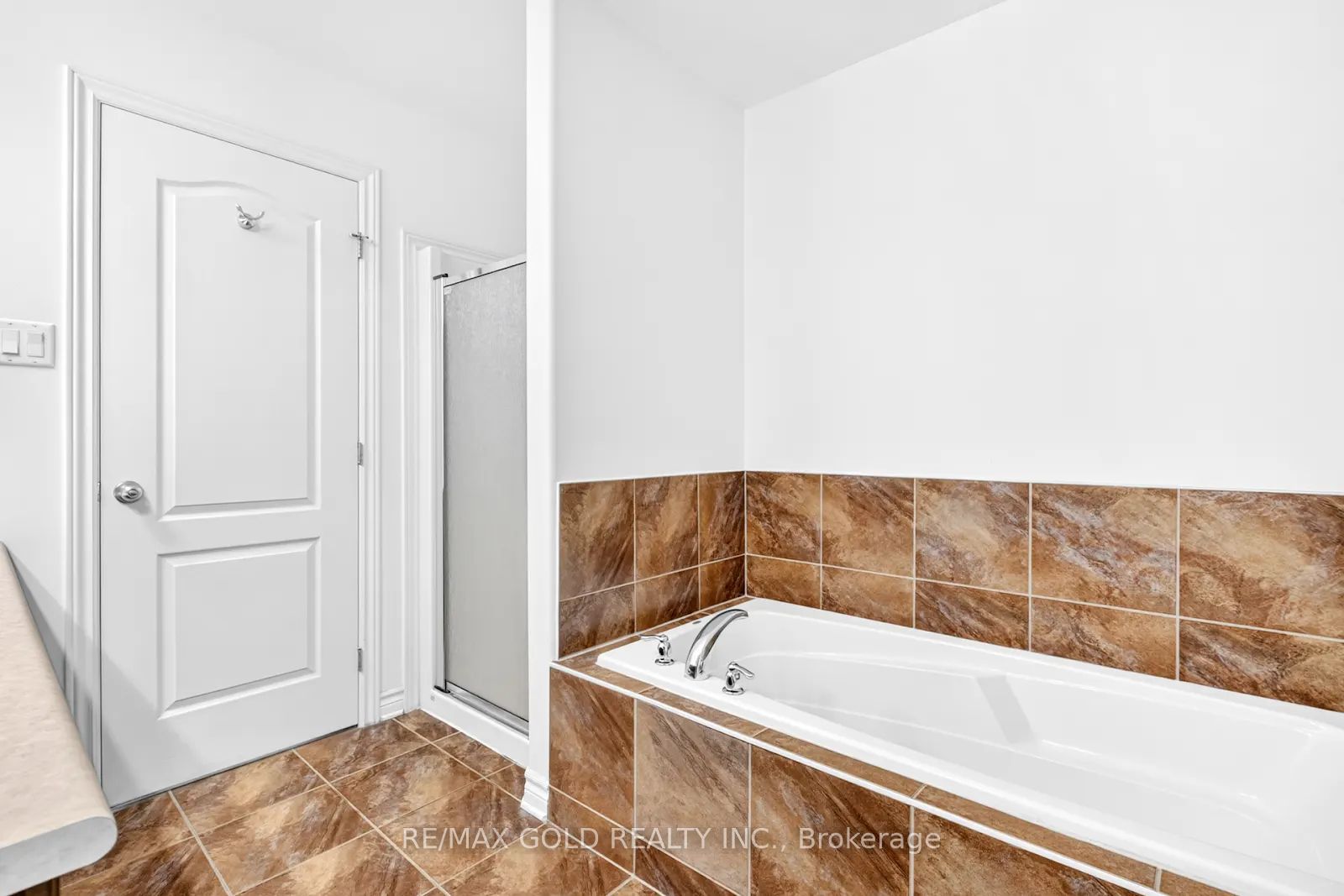 106 Thomas Street S Property Photo 24