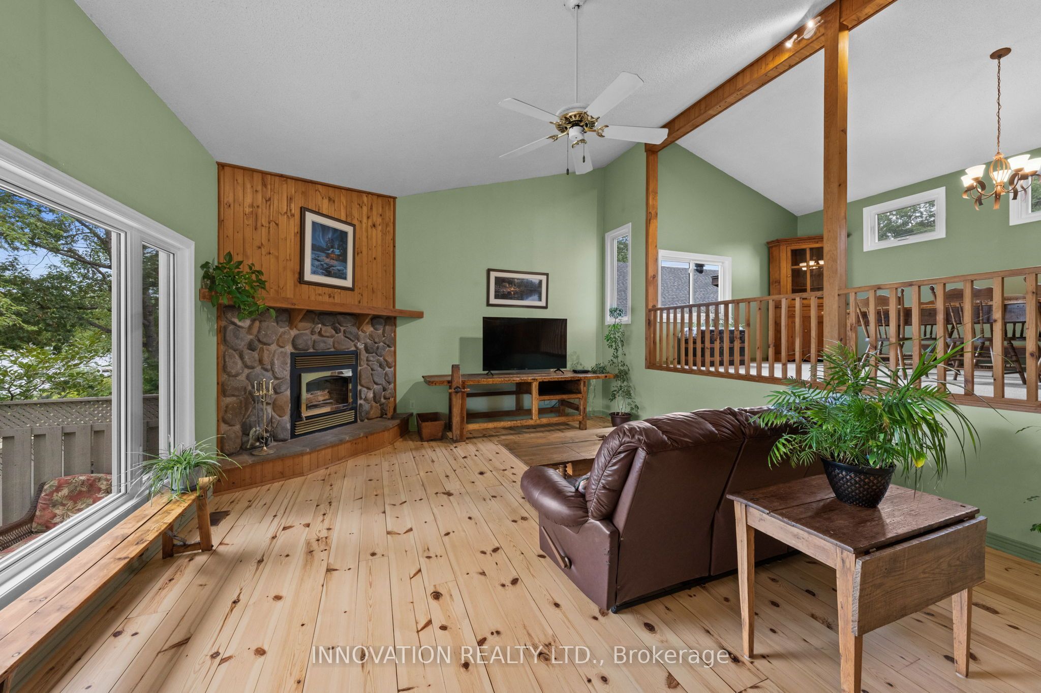 956 Bayview Drive Property Photo 4