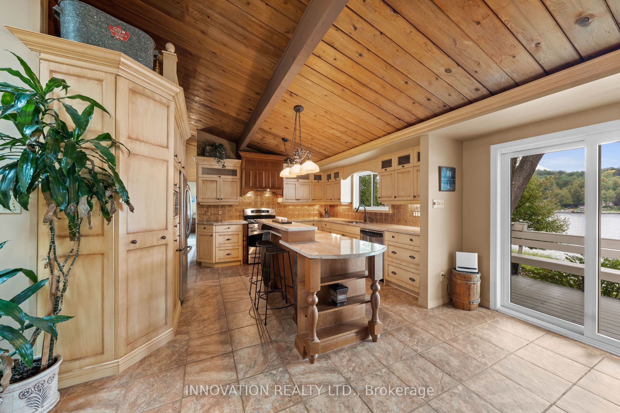 956 Bayview Drive Property Photo 7