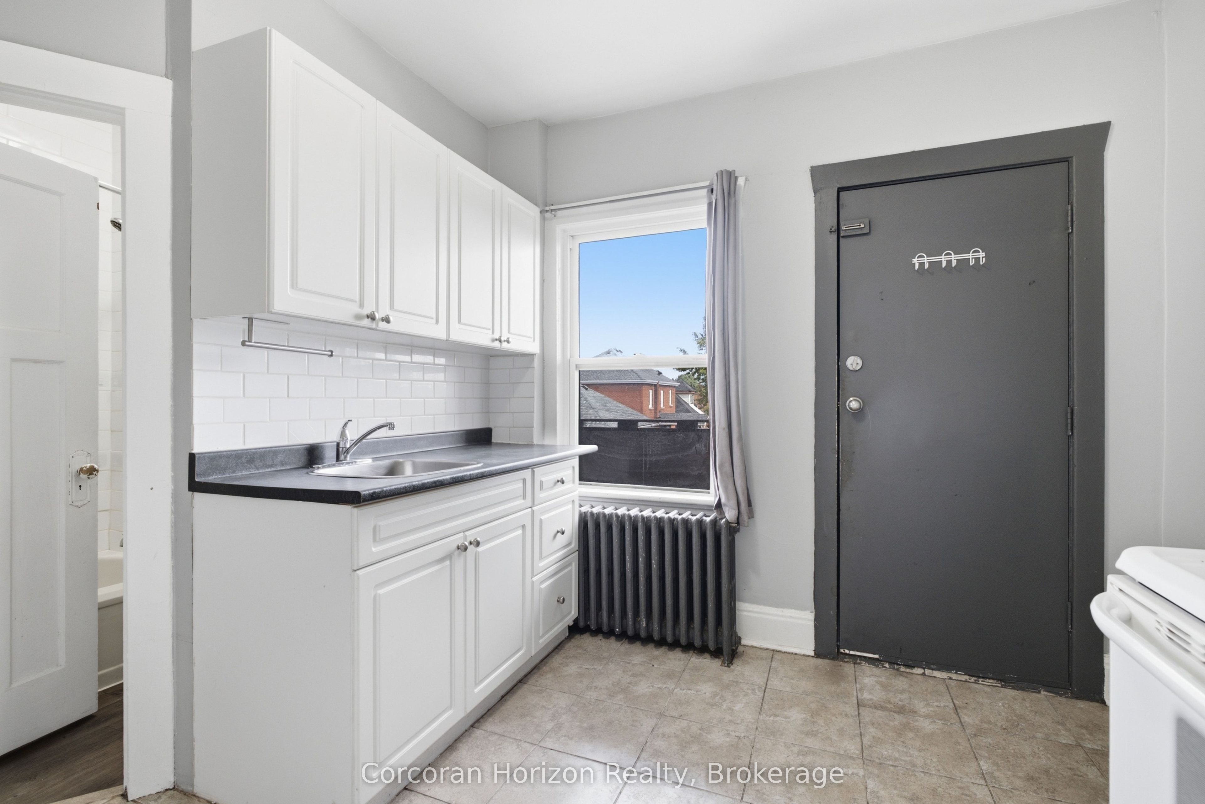 1539-1547 Barton Street E Property Photo 4