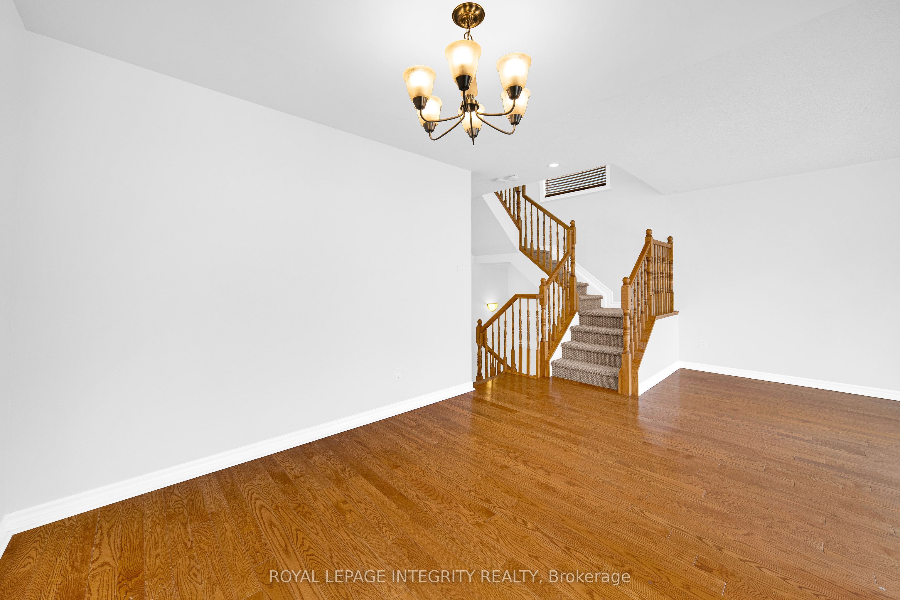 496 Temiskaming Crescent Property Photo 7