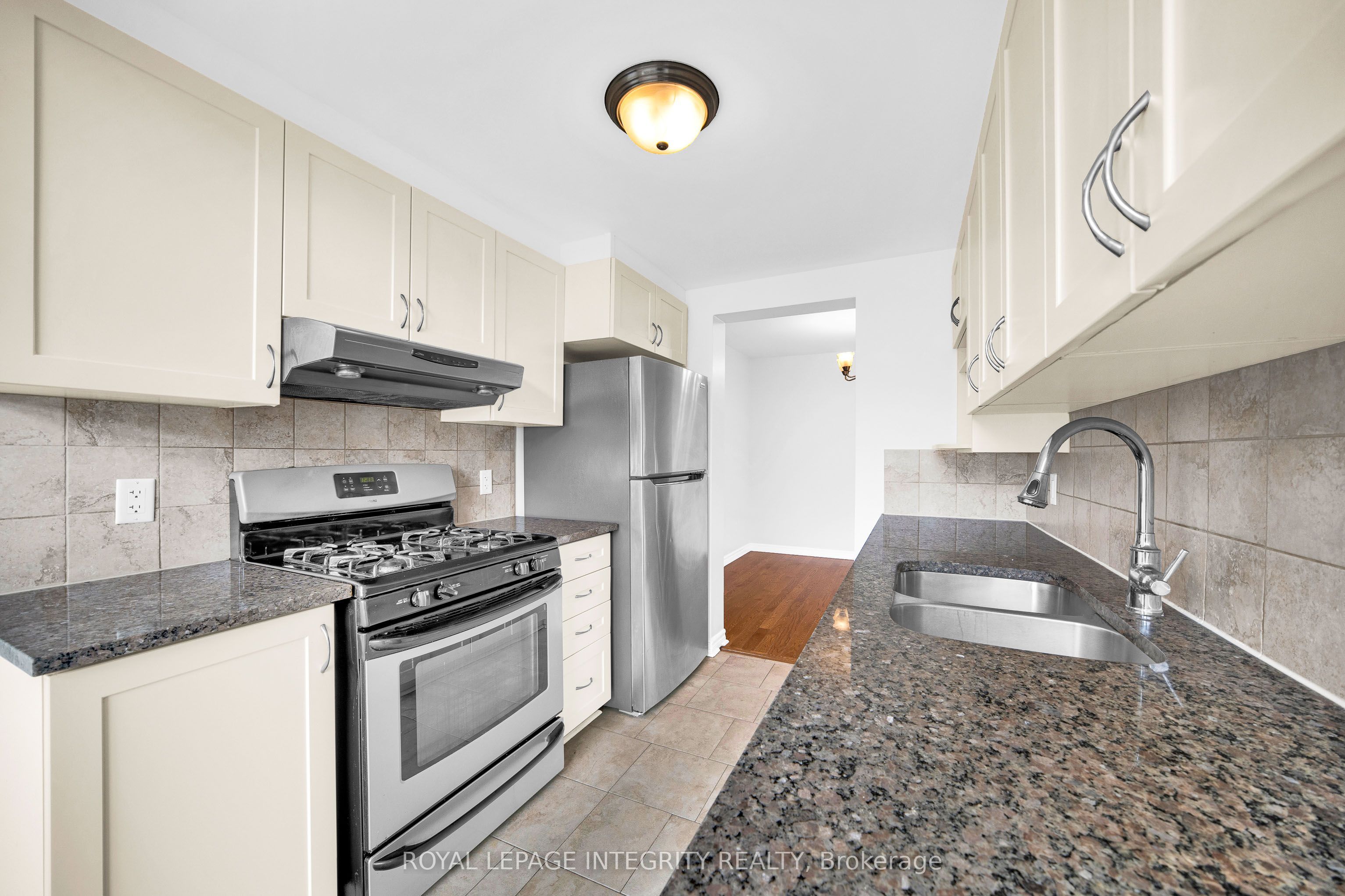 496 Temiskaming Crescent Property Photo 12