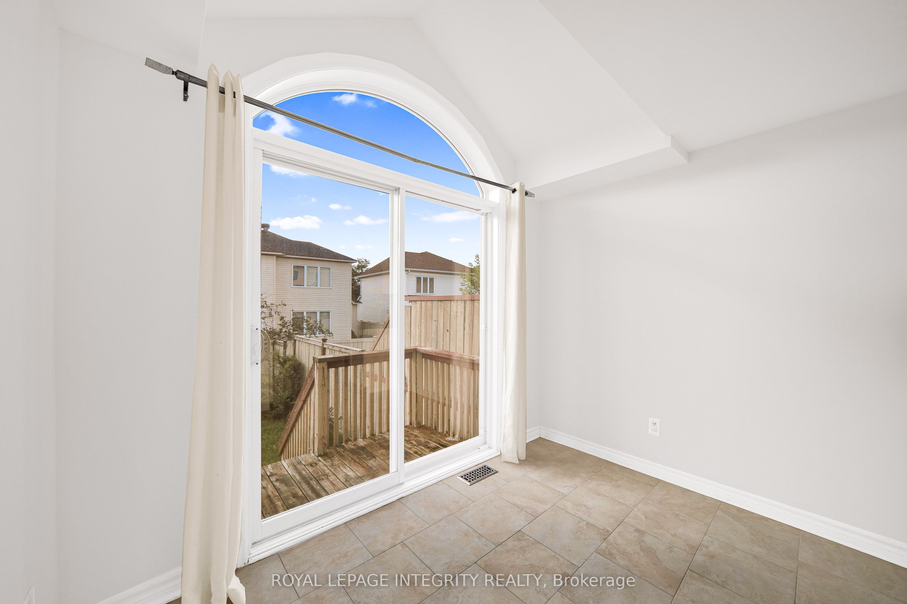 496 Temiskaming Crescent Property Photo 13