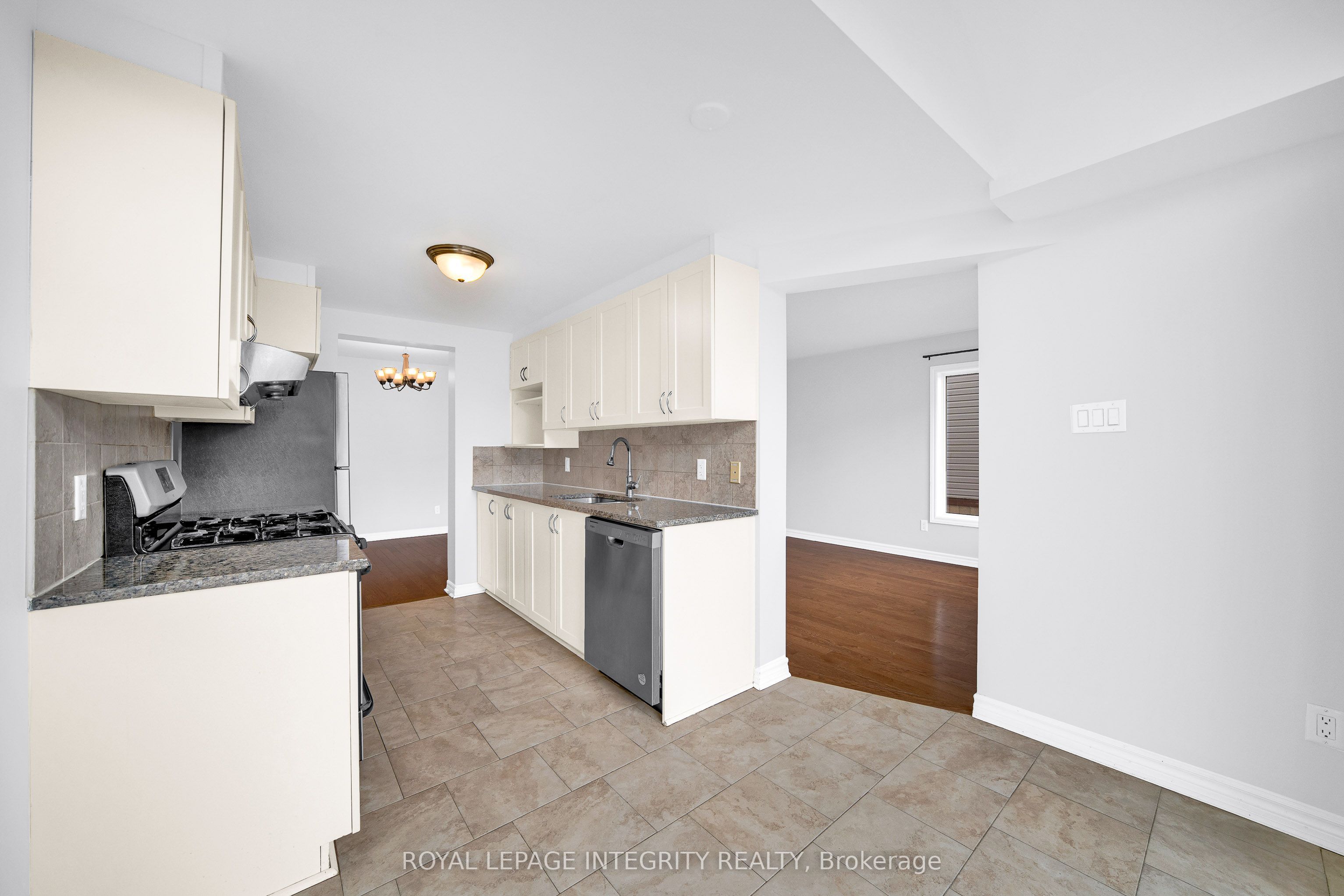 496 Temiskaming Crescent Property Photo 14