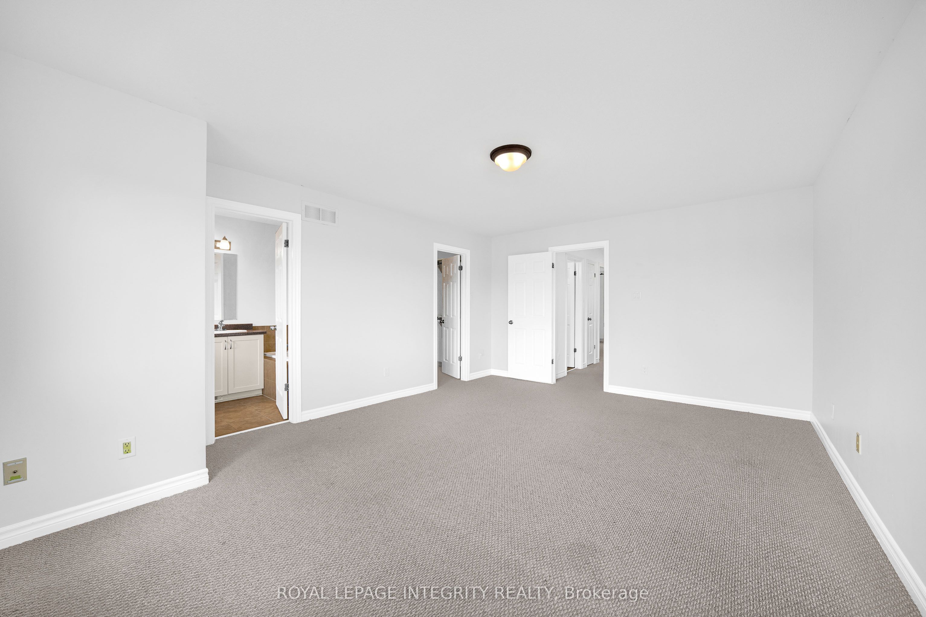496 Temiskaming Crescent Property Photo 18