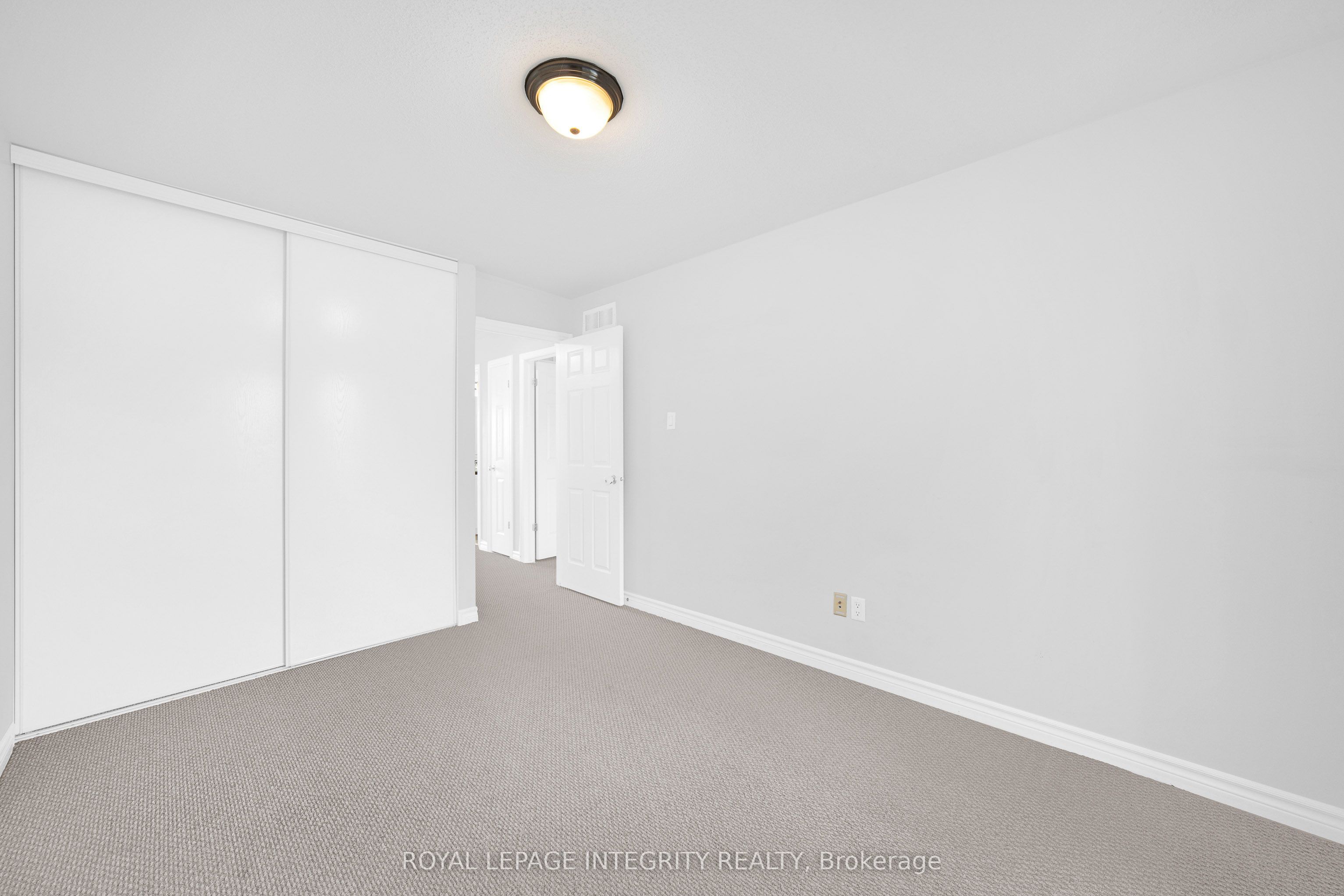 496 Temiskaming Crescent Property Photo 25