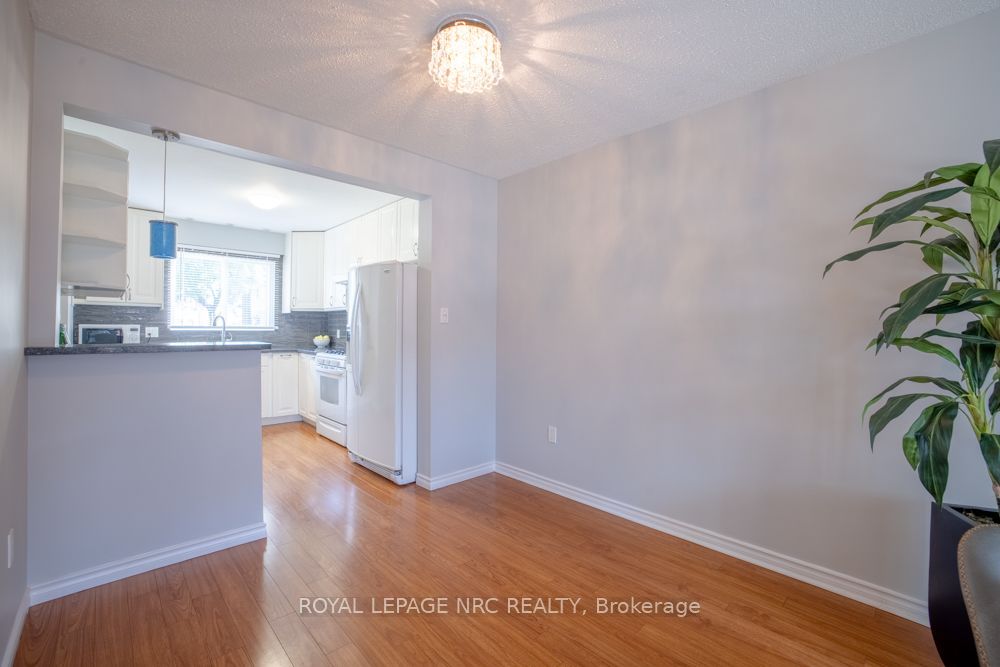 65 Dorchester Boulevard 48 Property Photo 13