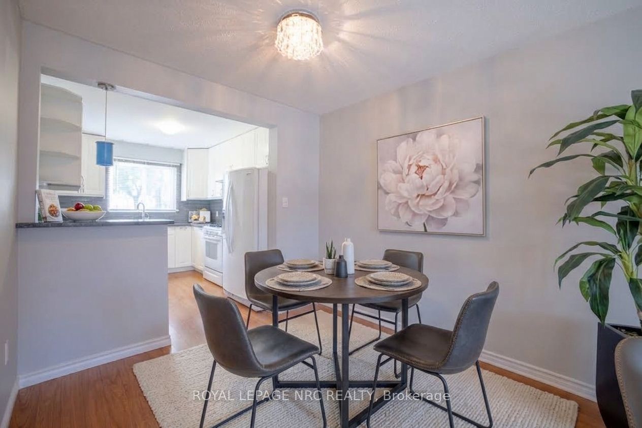 65 Dorchester Boulevard 48 Property Photo 14