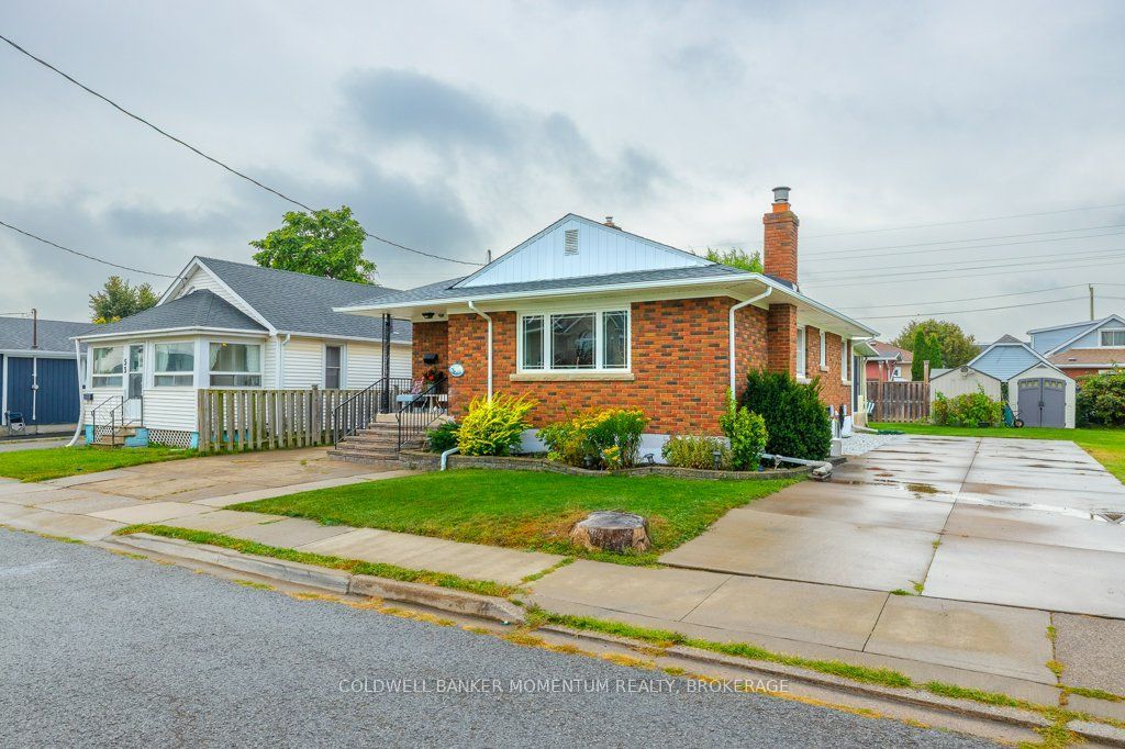 51 Martin Street N Property Photo 1