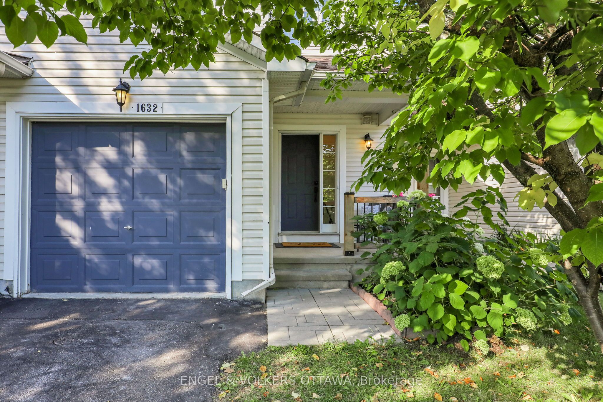 1632 Varennes Boulevard Property Photo 1