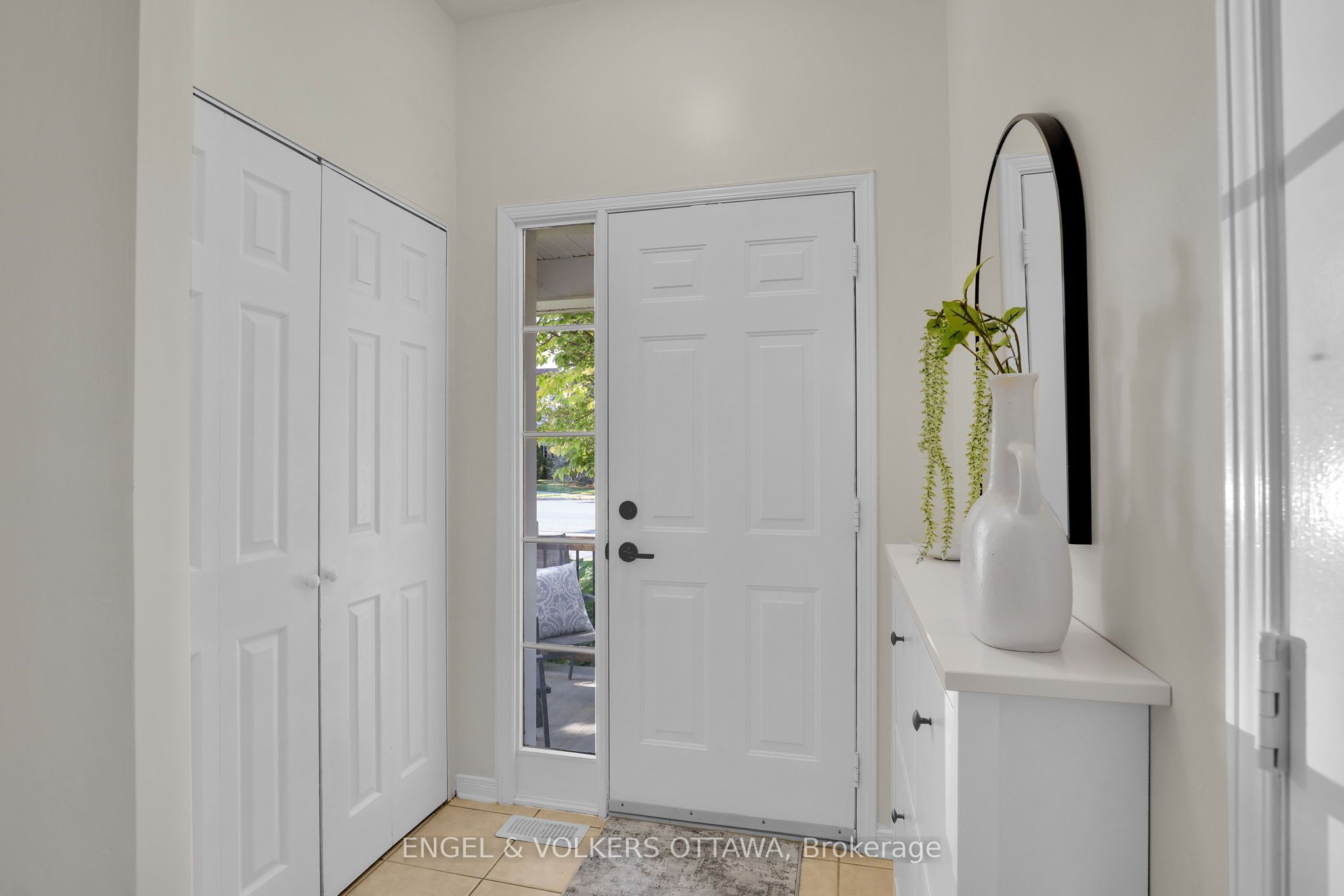 1632 Varennes Boulevard Property Photo 3