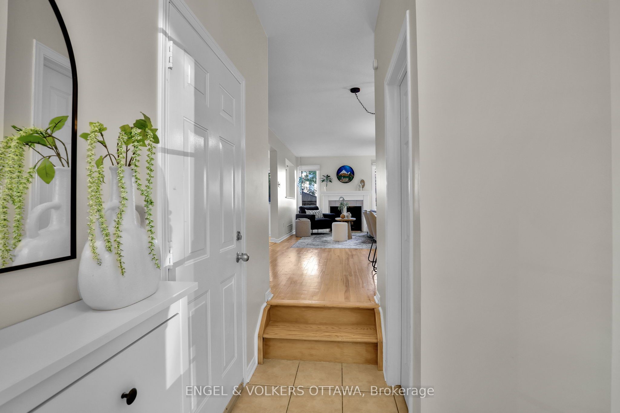 1632 Varennes Boulevard Property Photo 4