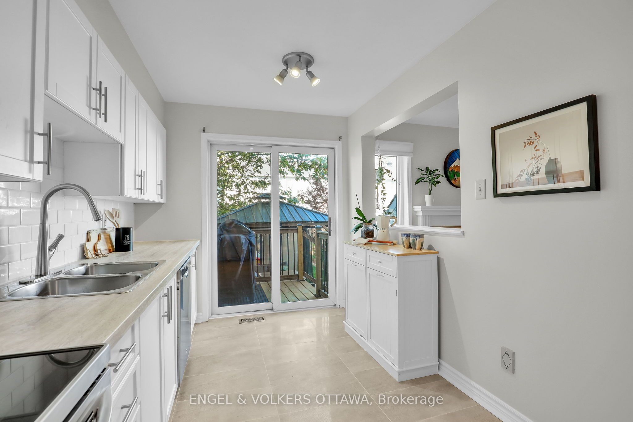 1632 Varennes Boulevard Property Photo 11