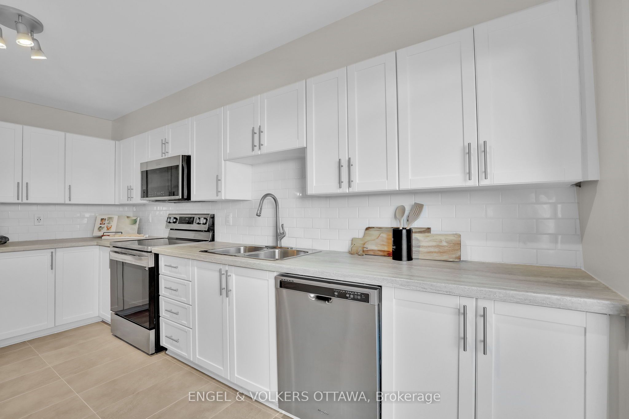 1632 Varennes Boulevard Property Photo 13