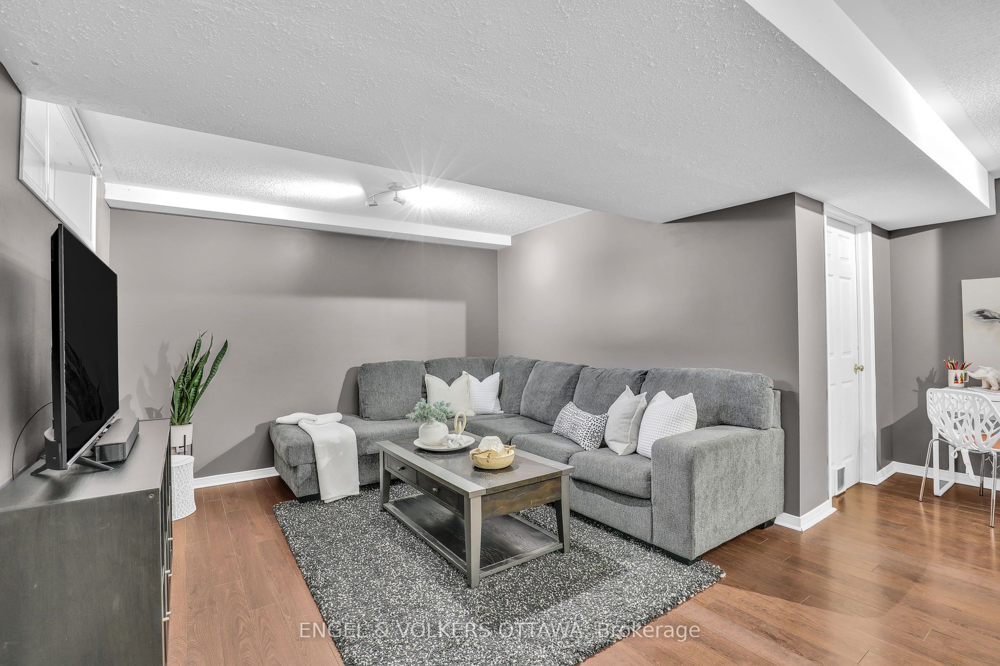 1632 Varennes Boulevard Property Photo 24
