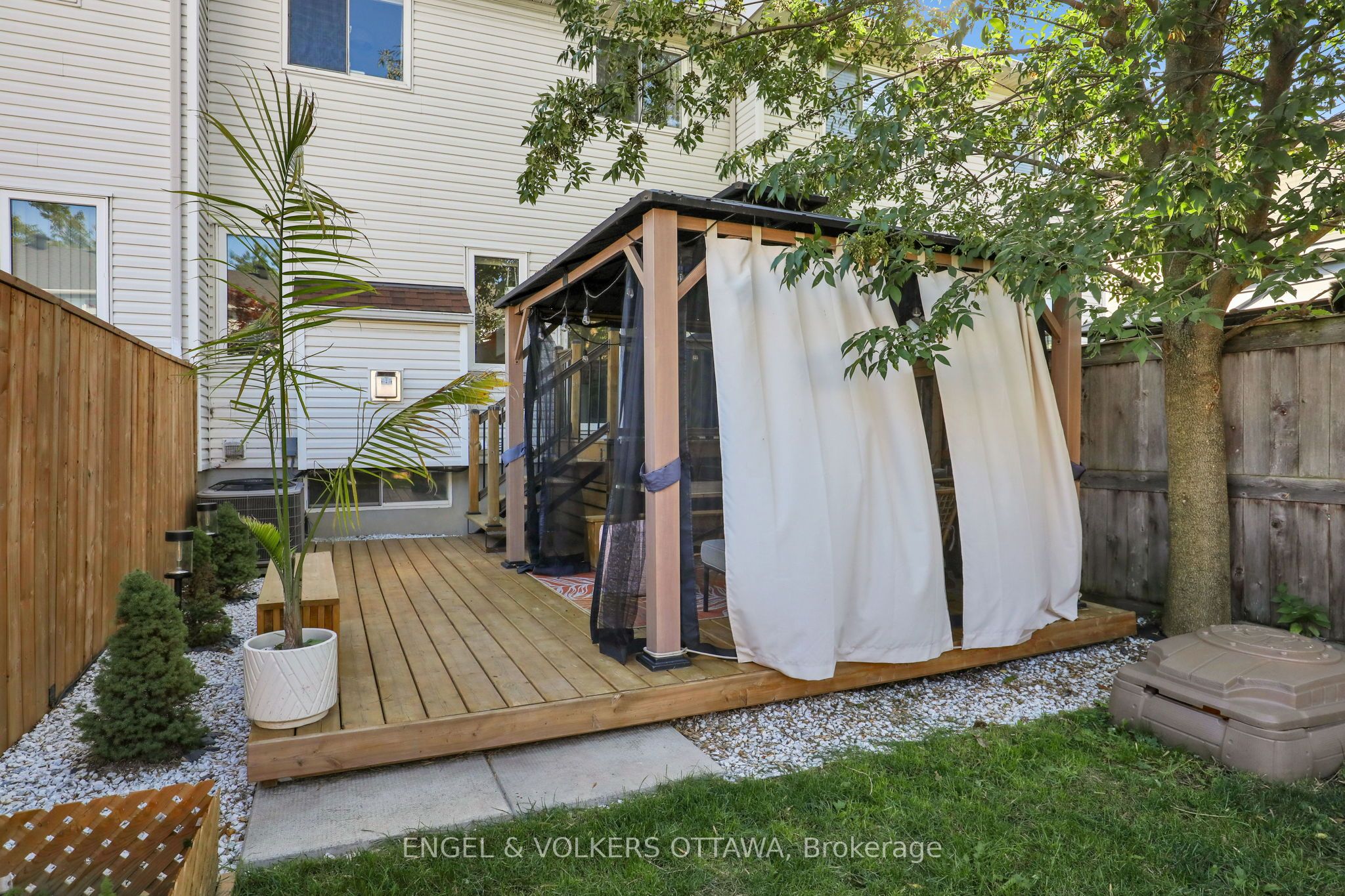 1632 Varennes Boulevard Property Photo 31