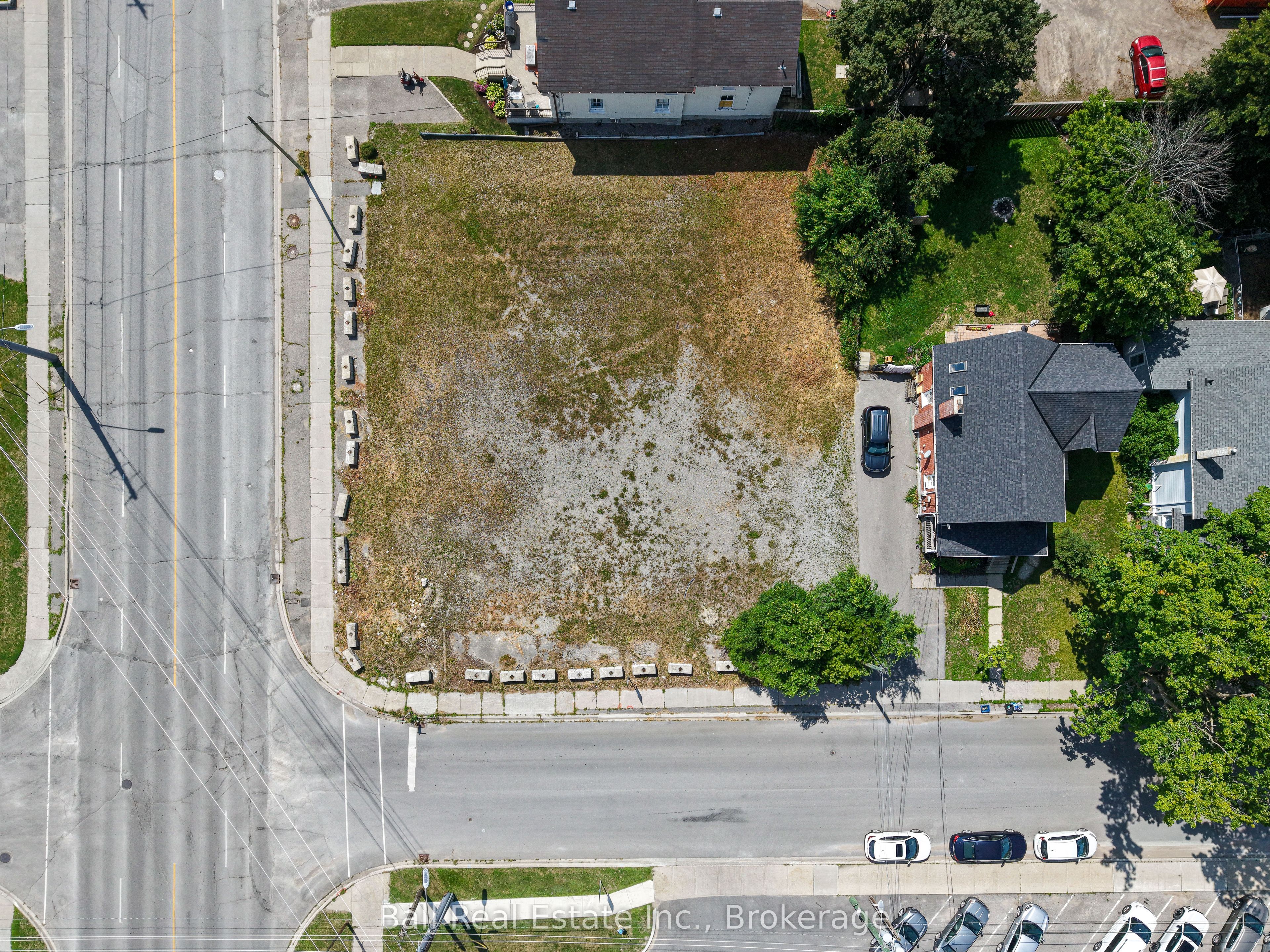 220 Kent Street W Property Photo 6