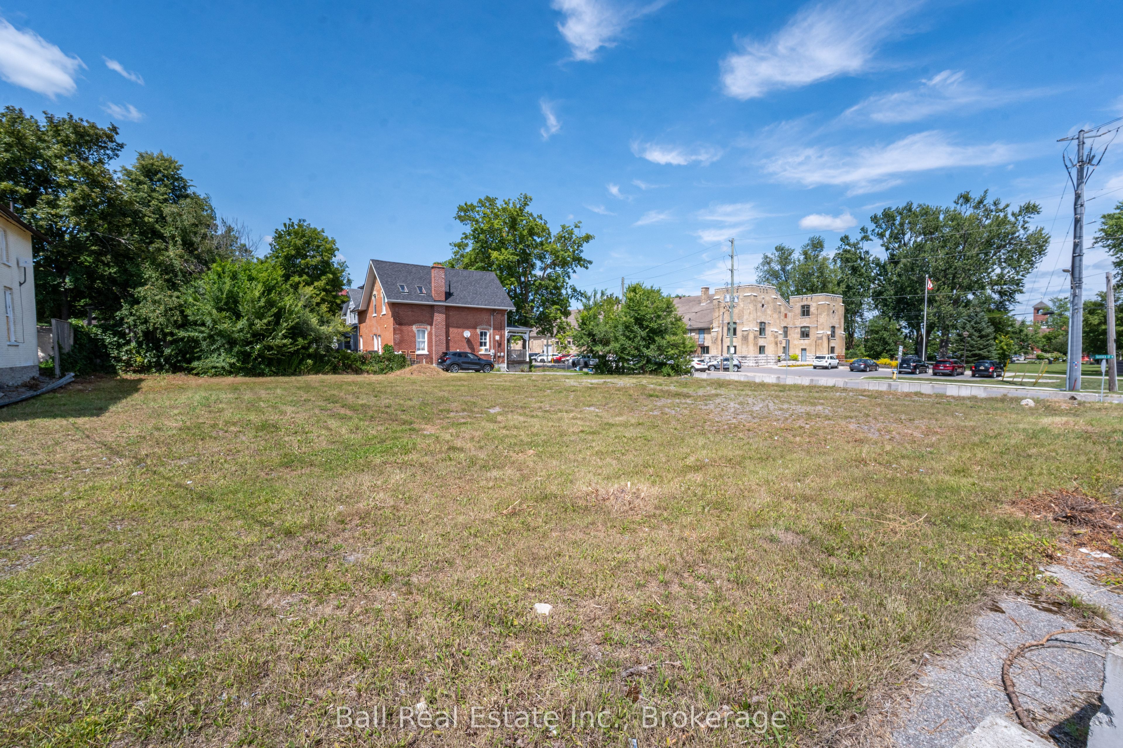 220 Kent Street W Property Photo 7
