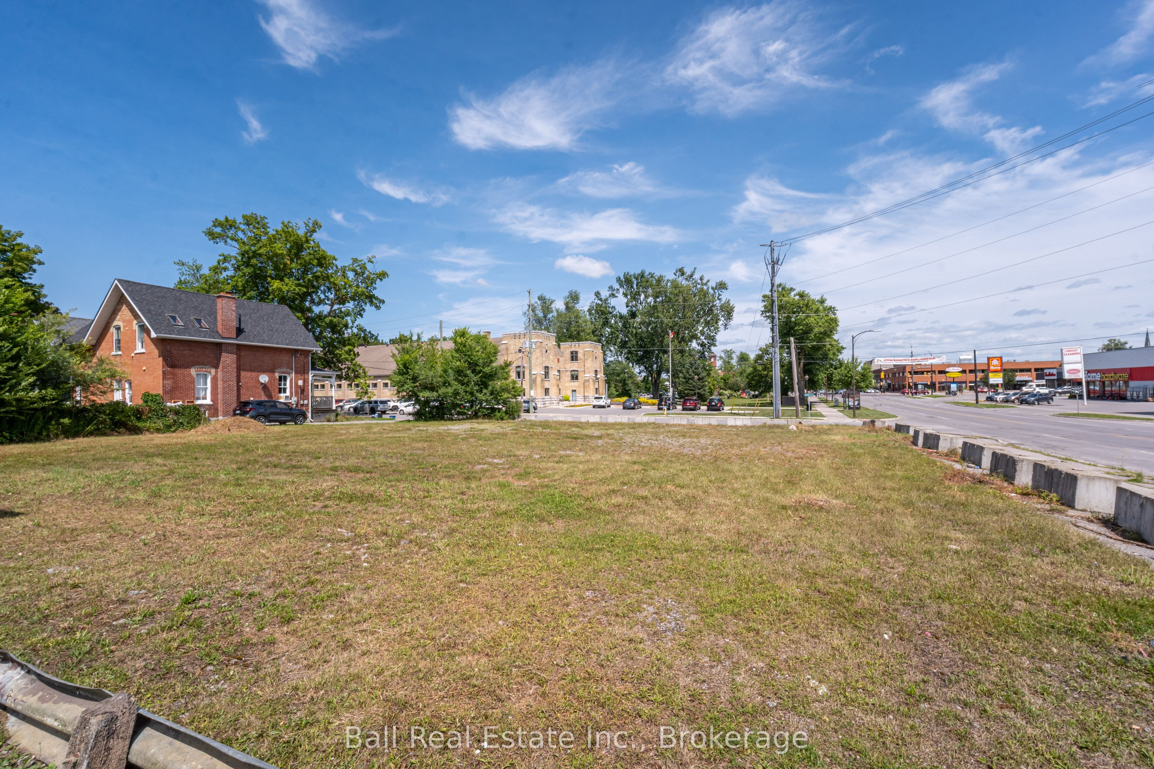 220 Kent Street W Property Photo 8