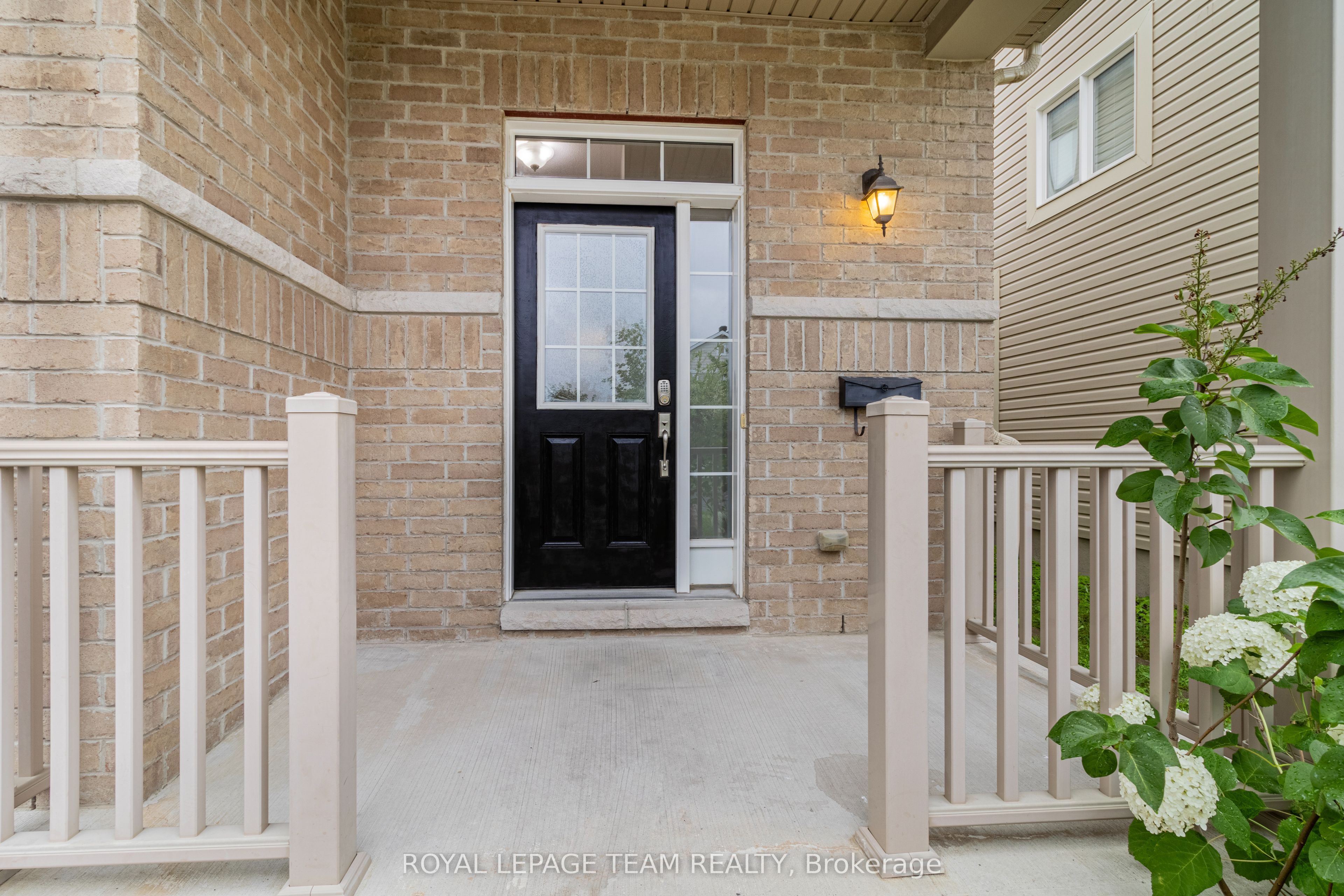 57 Crownridge Drive Property Photo 3
