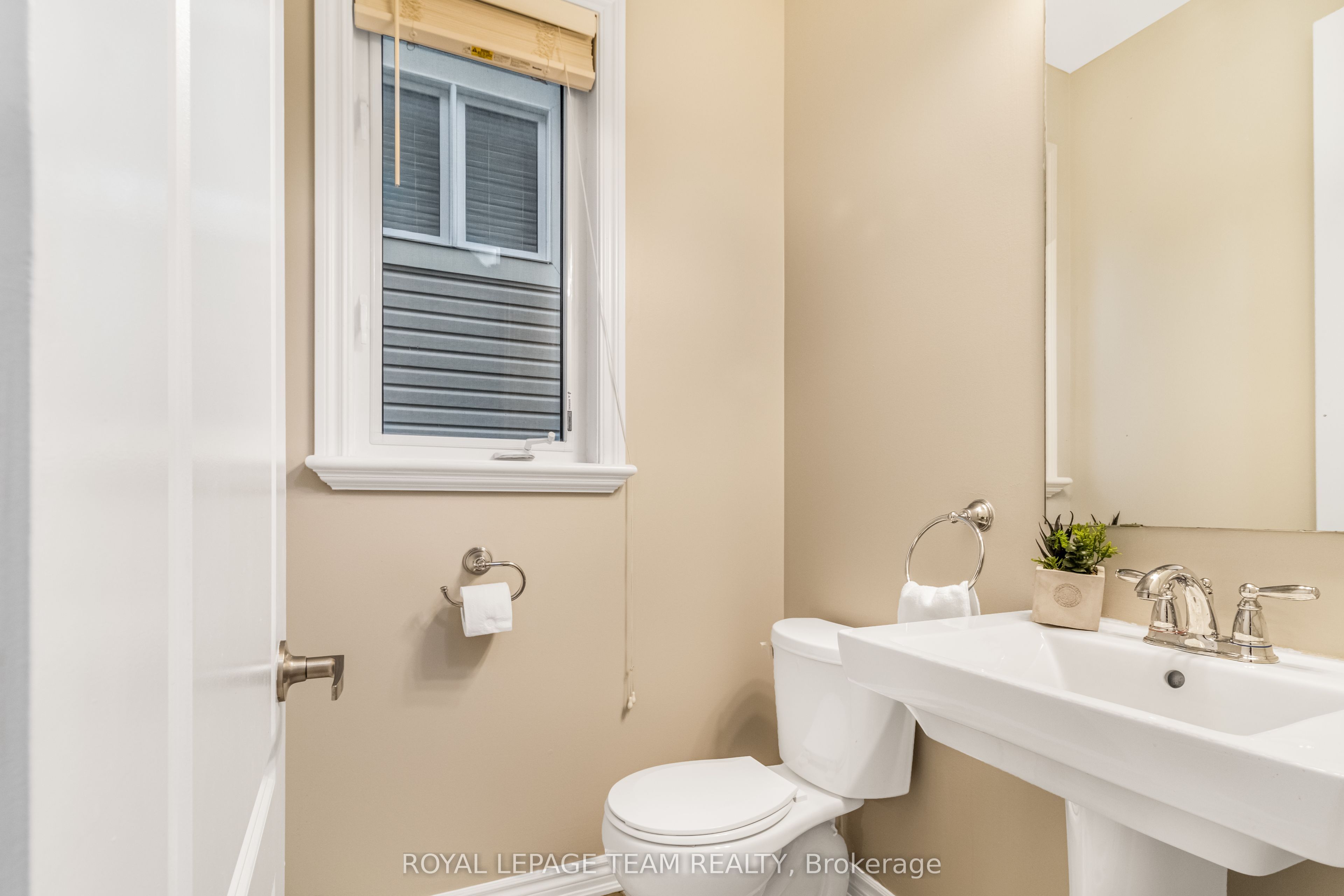 57 Crownridge Drive Property Photo 6