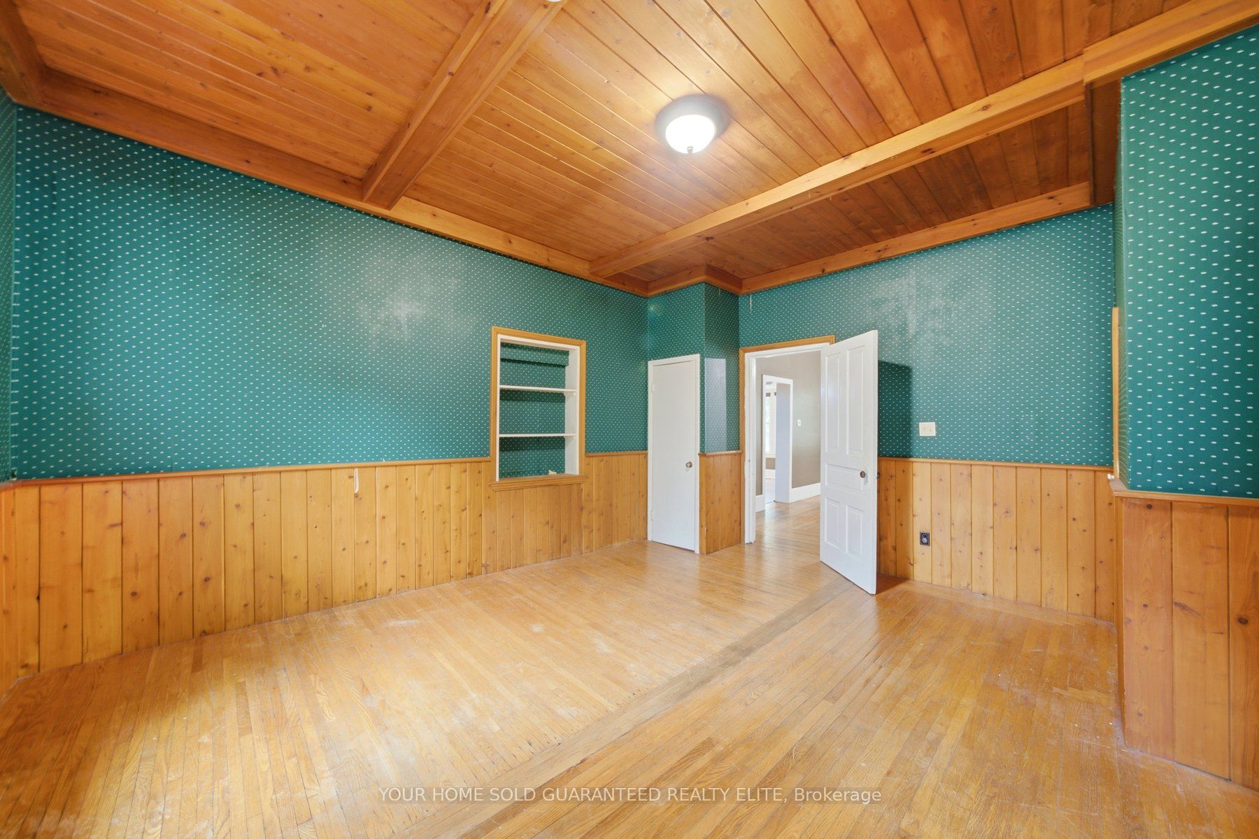 211 Canborough Street Property Photo 10