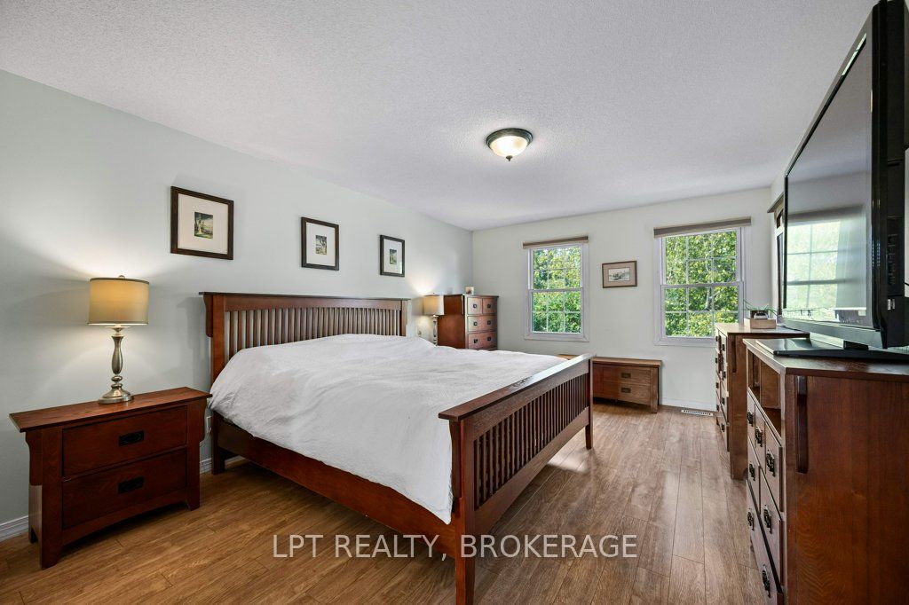 780 Muirfield Crescent Property Photo 3